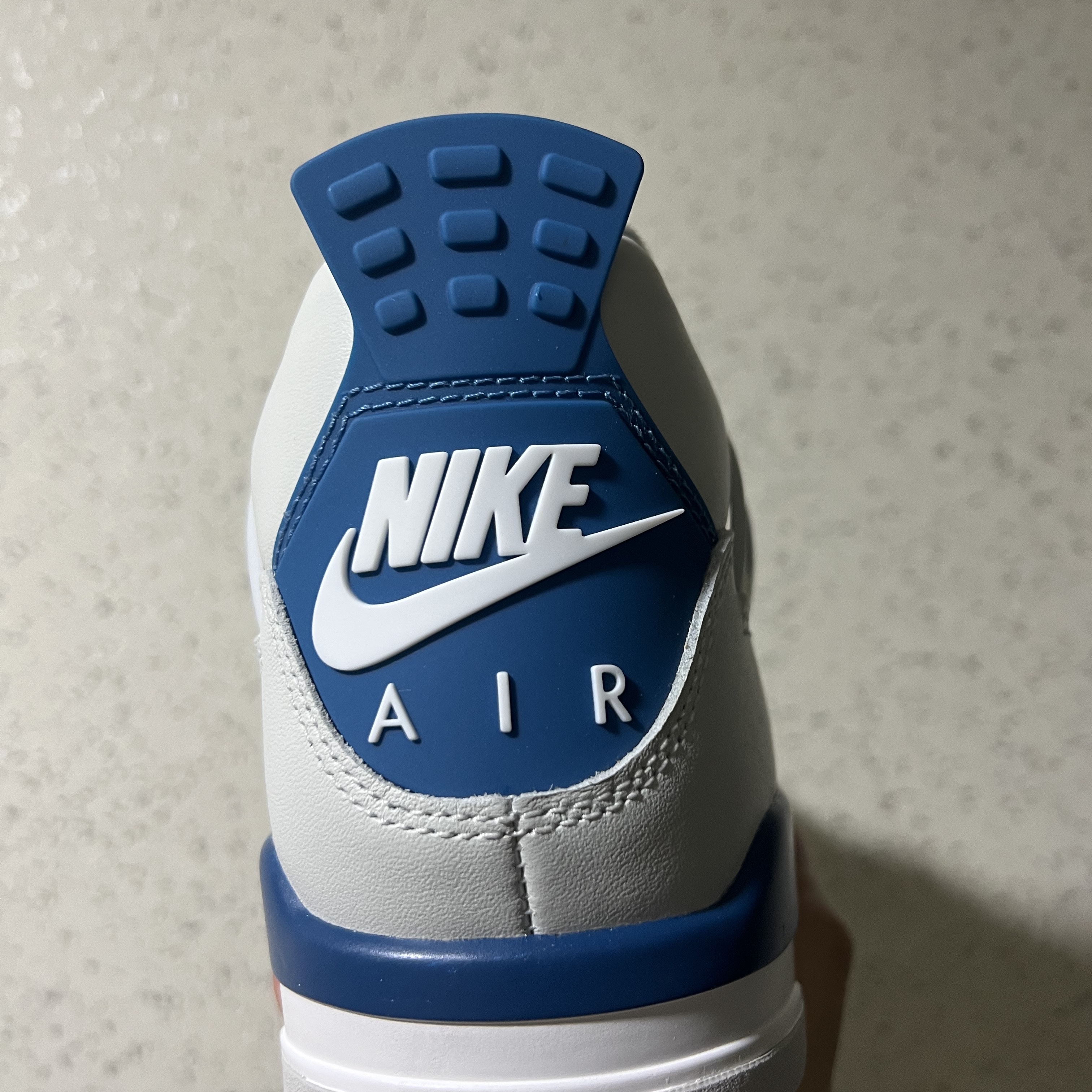 Jordan 4 Retro Industrial Blue 착용 스타일 - 2