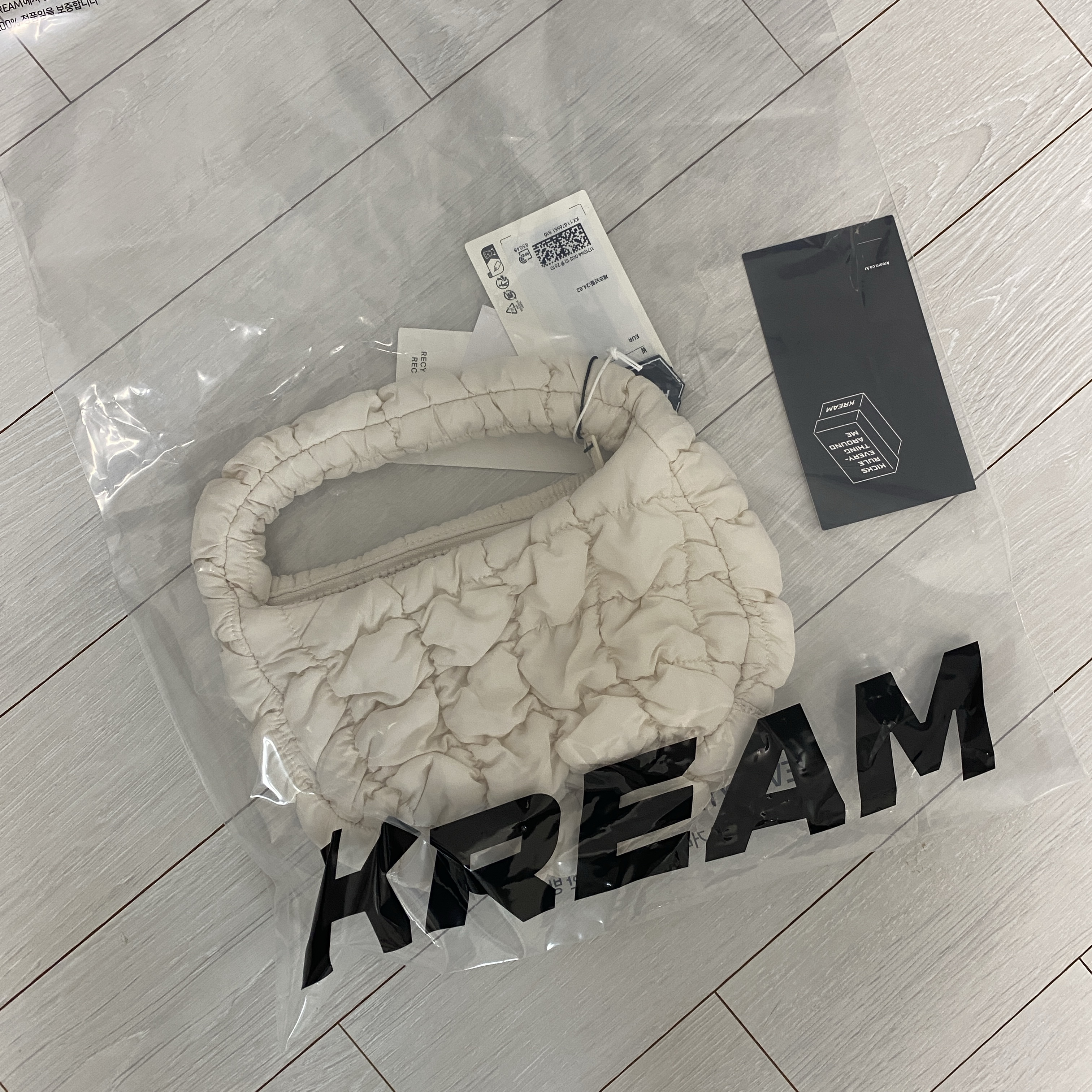 COS Quilted Micro Bag Off White 착용 스타일