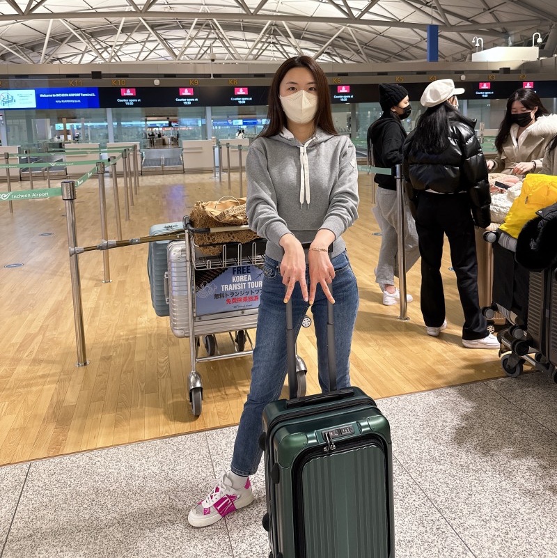 Valentino Calfskin Mesh VL7N Low-Top Sneakers with Bands Black White, Valentino Calfskin VL7N Low-Top Sneakers with Bands Grey Blue Ice Grey 착용 스타일 - 2