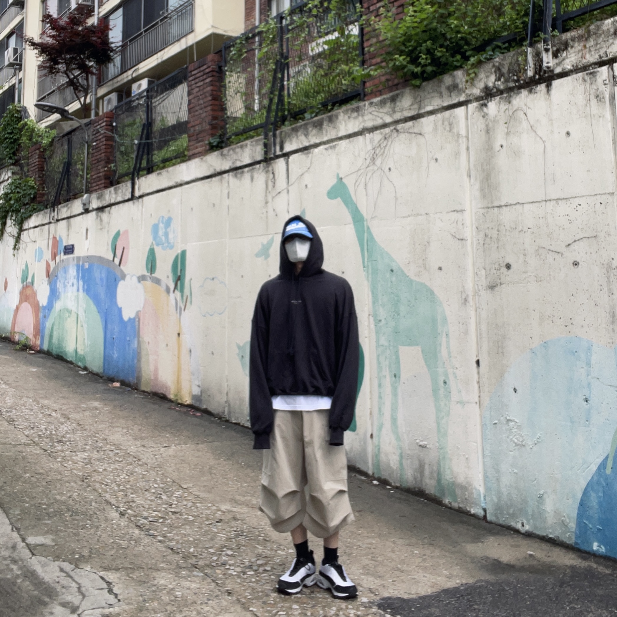 Nike x Comme des Garcons Homme Plus Air Max Sunder SP White Black, Nonnod Side Cargo Shorts Beige 착용 스타일