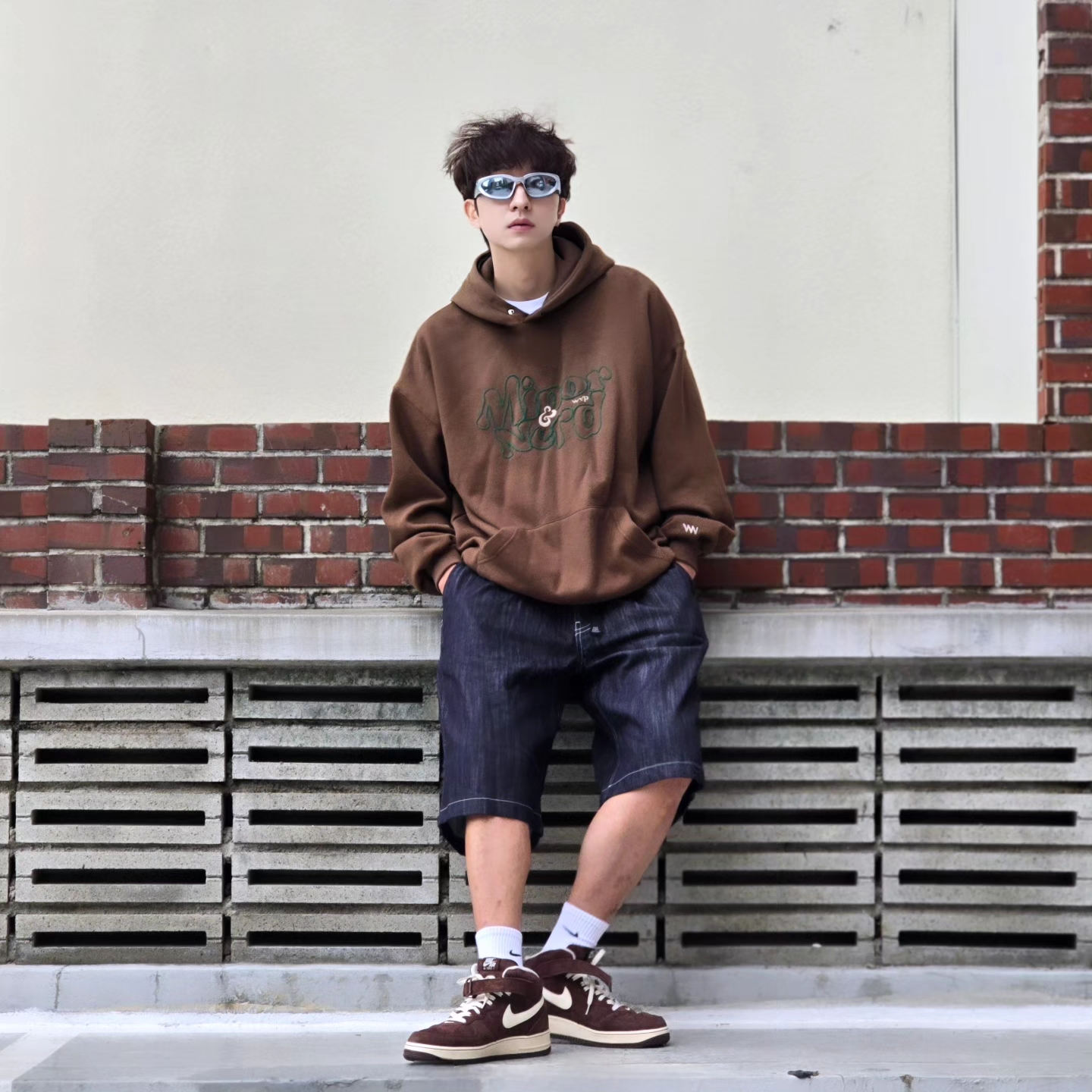 Nike Air Force 1 Mid '07 QS Chocolate 착용 스타일 - 4