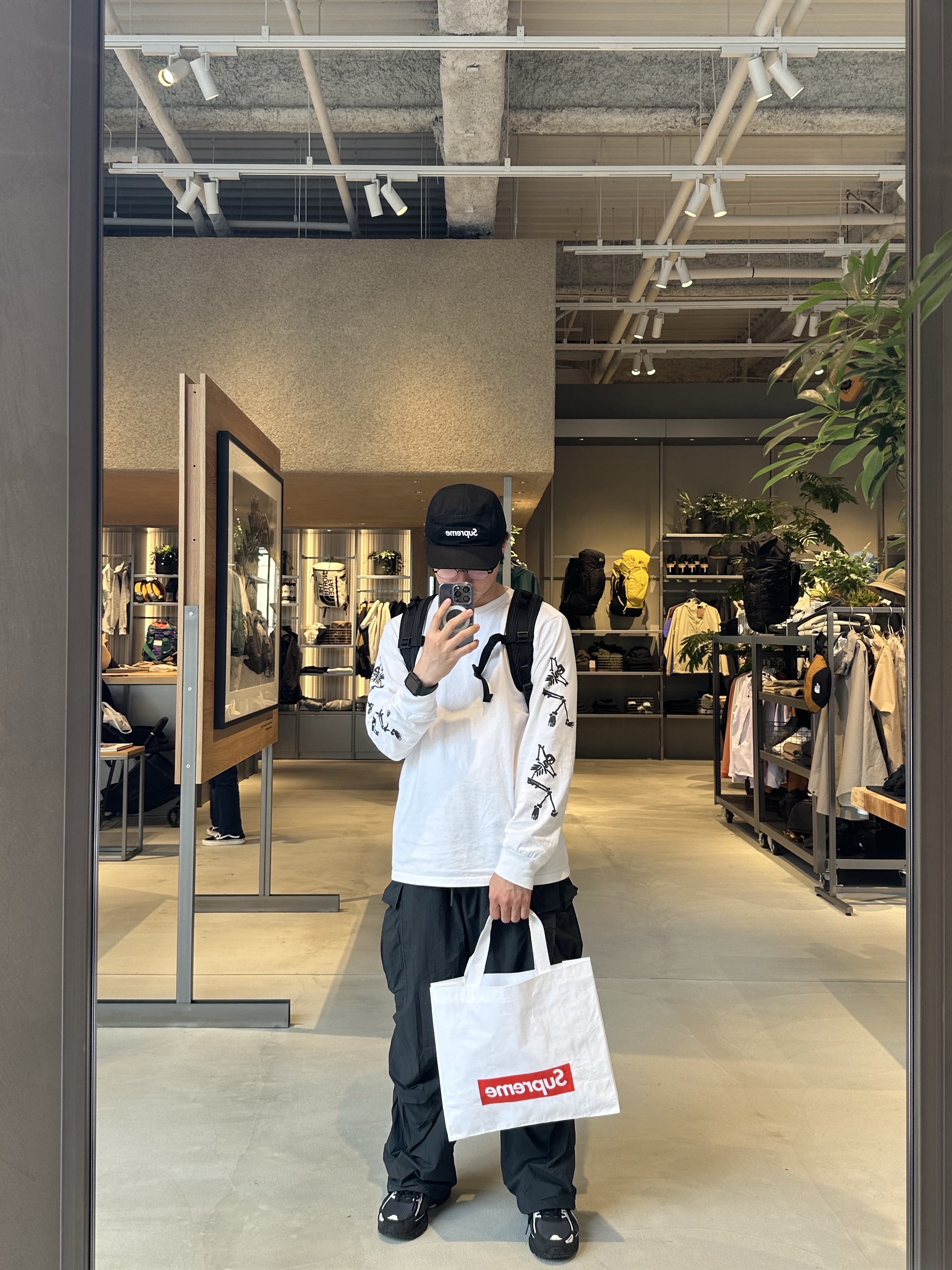 Asics Gel-Venture 6 Carrier Grey, Supreme Washed Chino Twill Camp Cap Black 착용 스타일 - 1