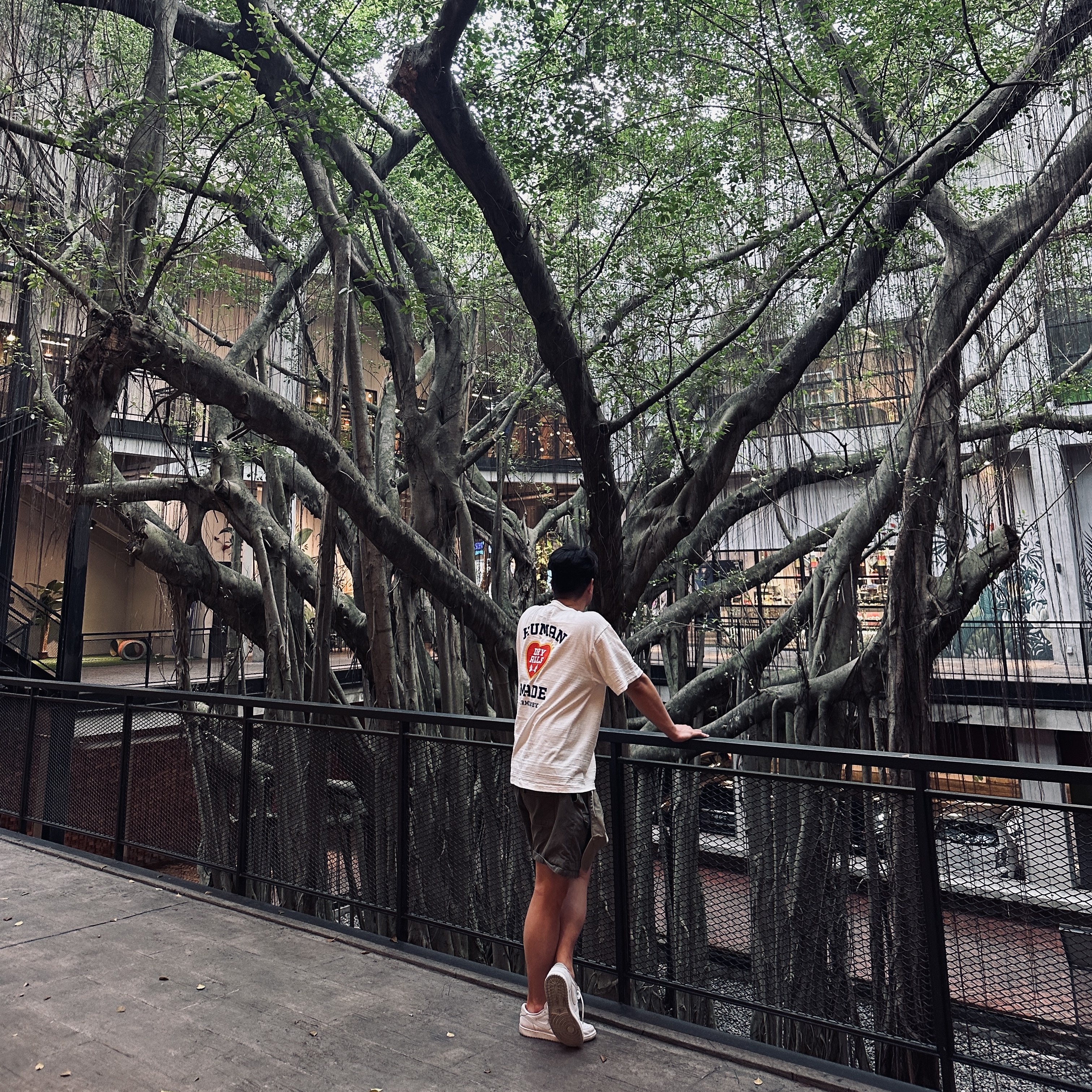 Human Made Graphic T-Shirt #07 White, Jordan 1 Low OG Neutral Grey 착용 스타일 - 2