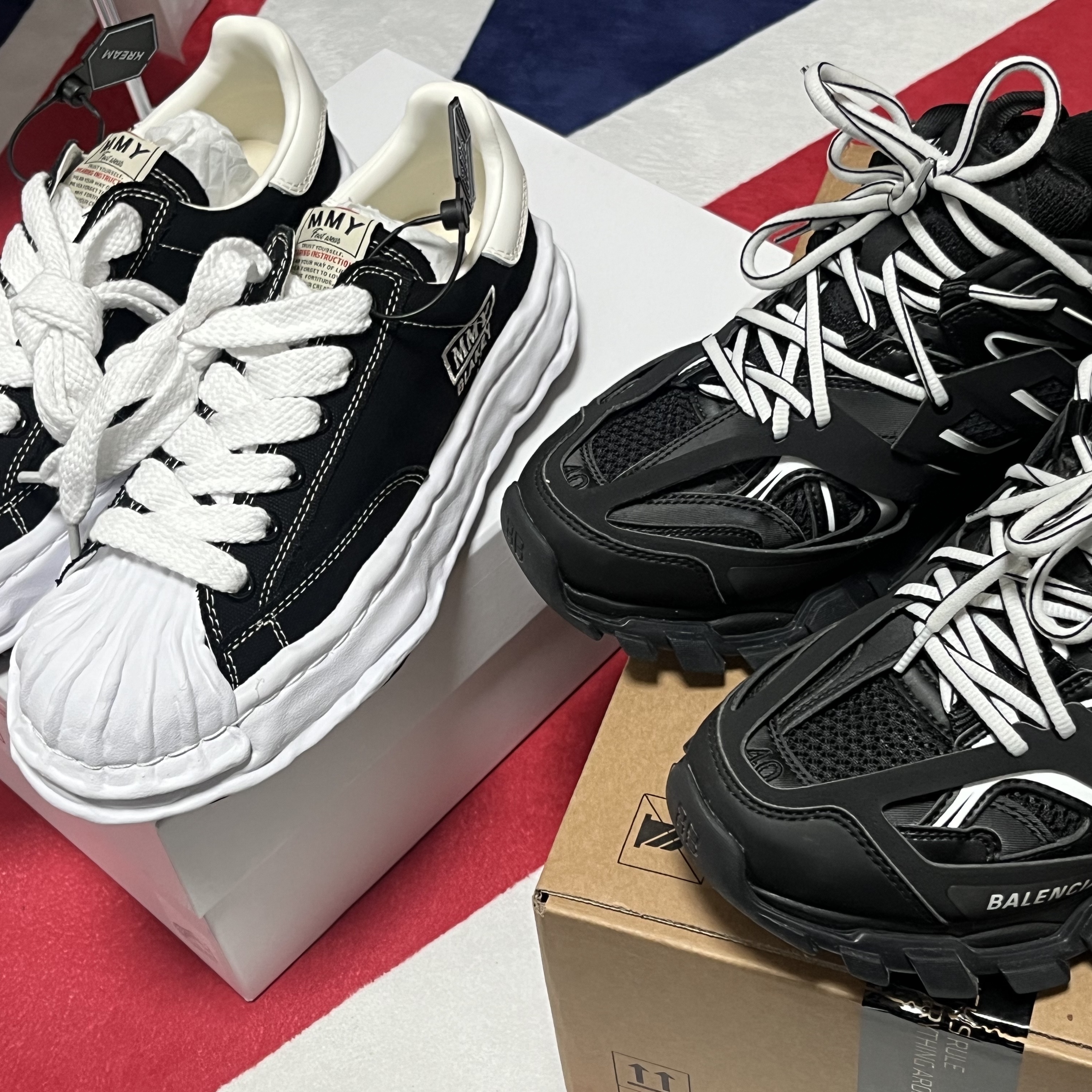 Maison Mihara Yasuhiro Blakey OG Sole Canvas Low-top Sneakers Black White, (W) Balenciaga Track Sneakers Black White 착용 스타일 - 4