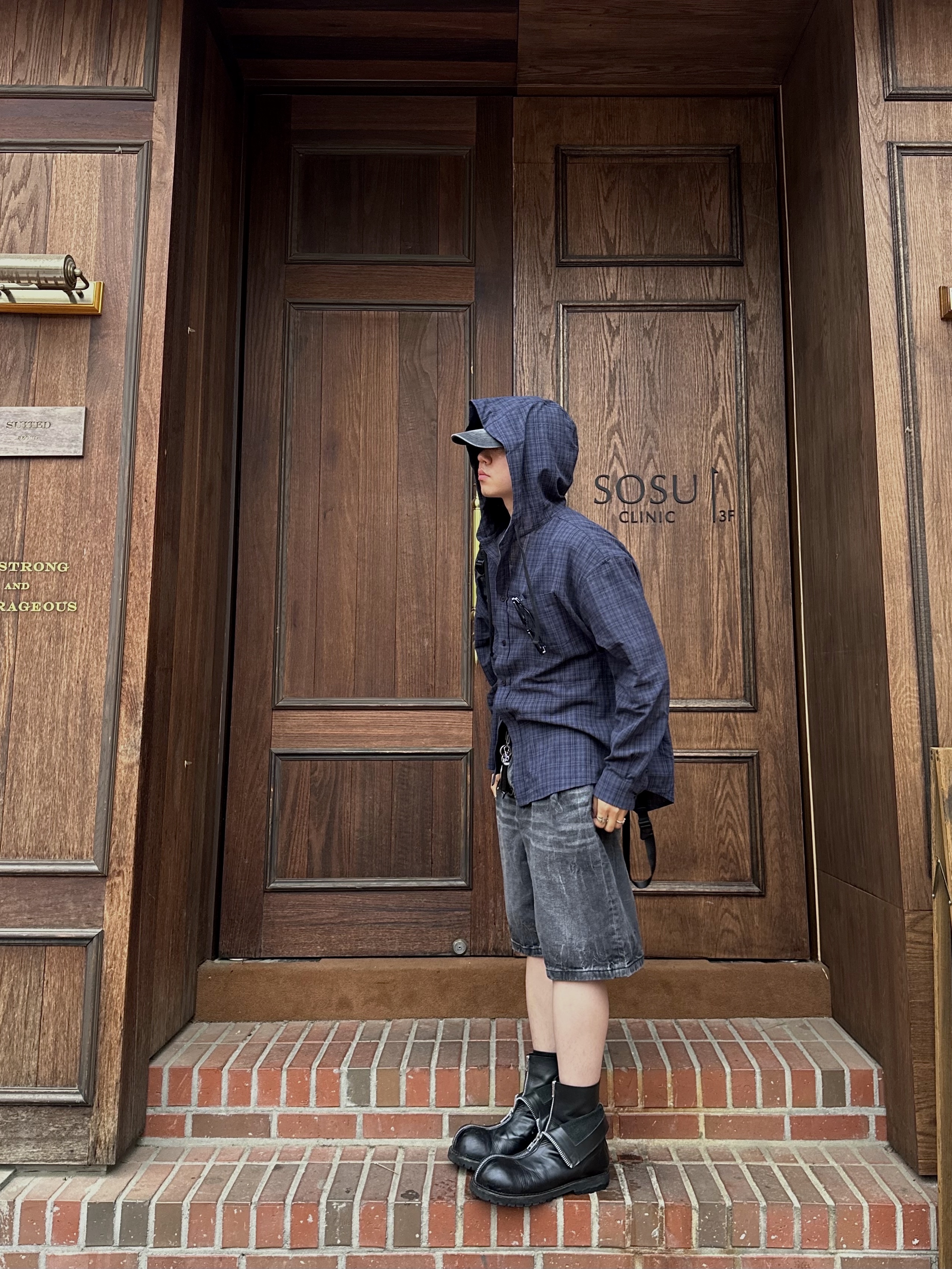 Millo Archive Denim Bermuda Pants Washed Black 착용 스타일 - 5