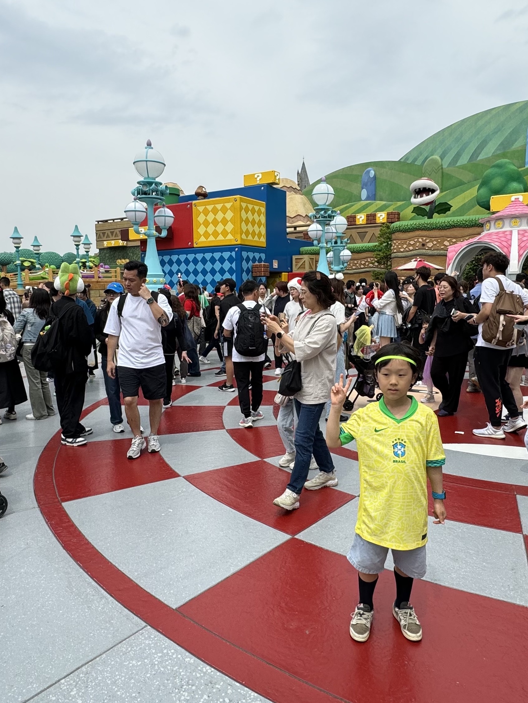 (PS) Jordan 1 x Travis Scott Retro Low OG SP Sail and Ridgerock, Nike Brazil 2024/25 Dri-Fit Stadium Home Jersey Dynamic Yellow (Non Marking Ver.) 착용 스타일 - 3