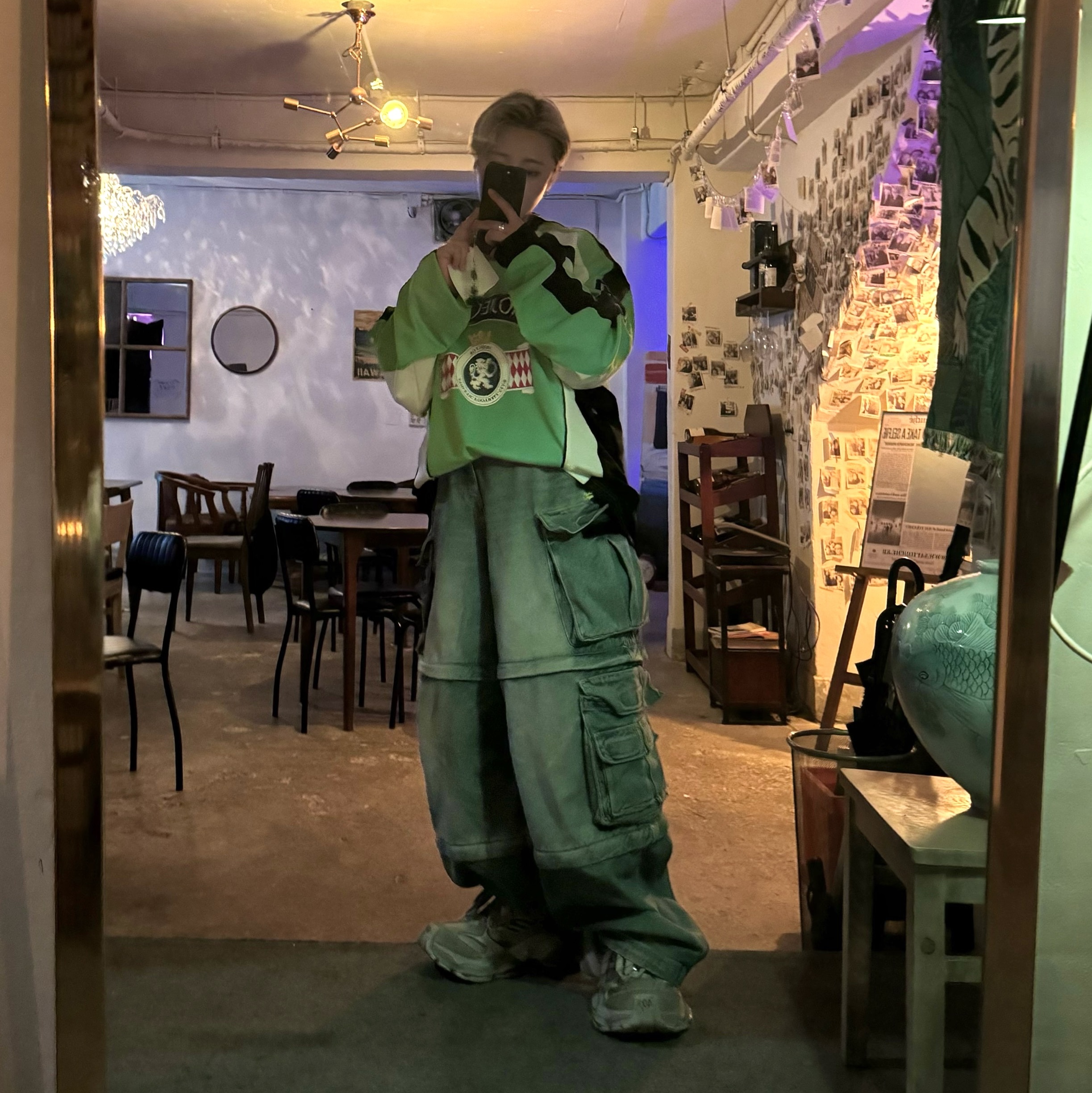 Project G/R Oversized Convertible Cargo Pants Blue, Project G/R Long Sleeve Football Jersey Green 착용 스타일 - 1