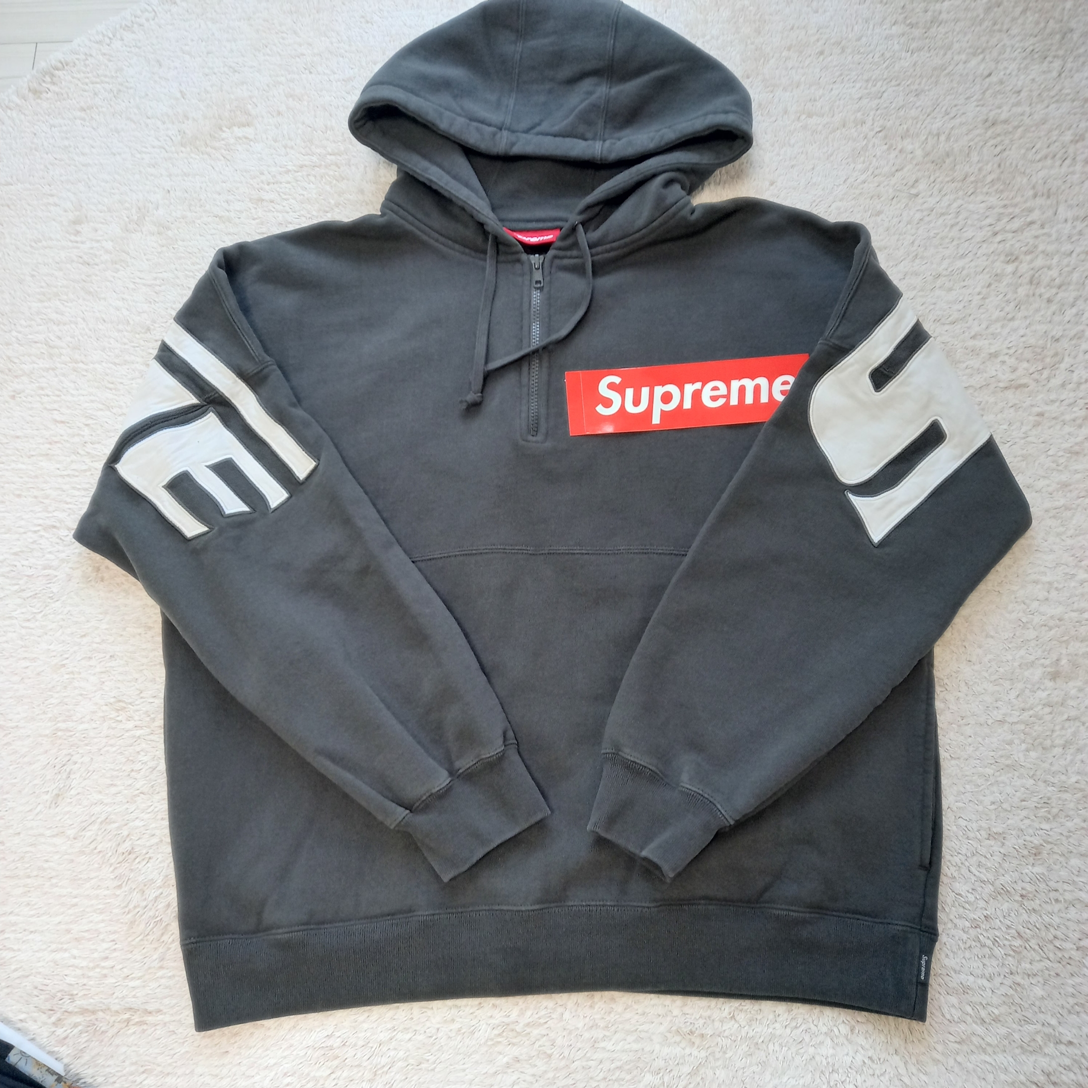 Supreme Wrapped Half Zip Hooded Sweatshirt Washed Black - 24SS 착용 스타일 - 2