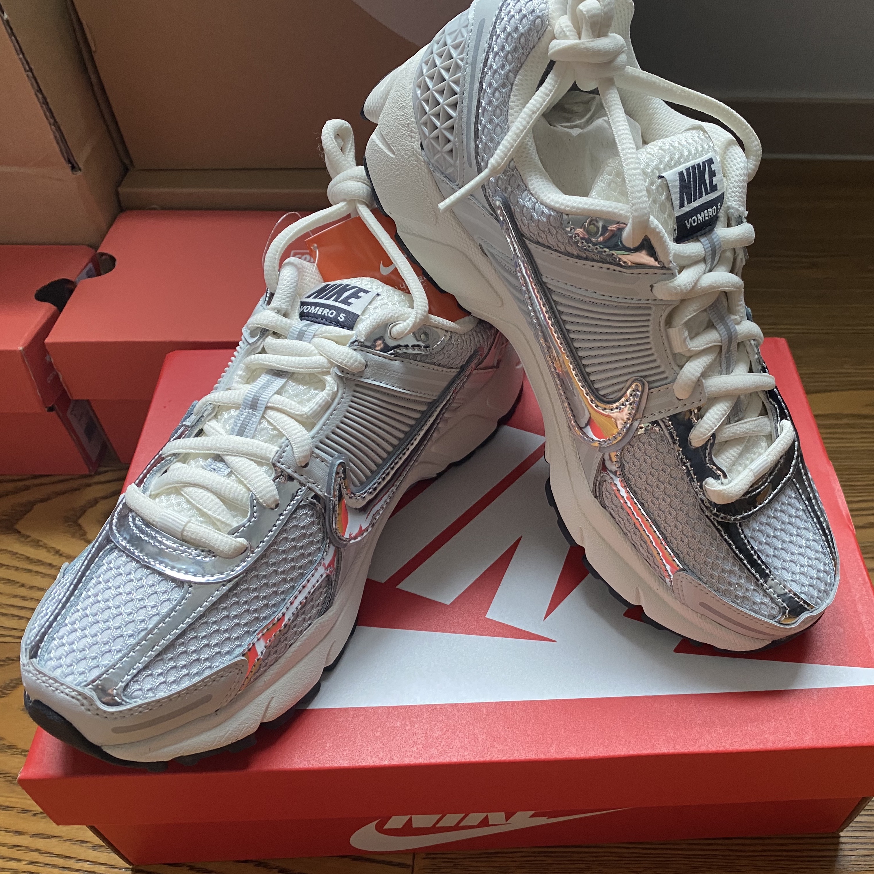 Nike Zoom Vomero 5 Photon Dust Gridiron 착용 스타일 - 1