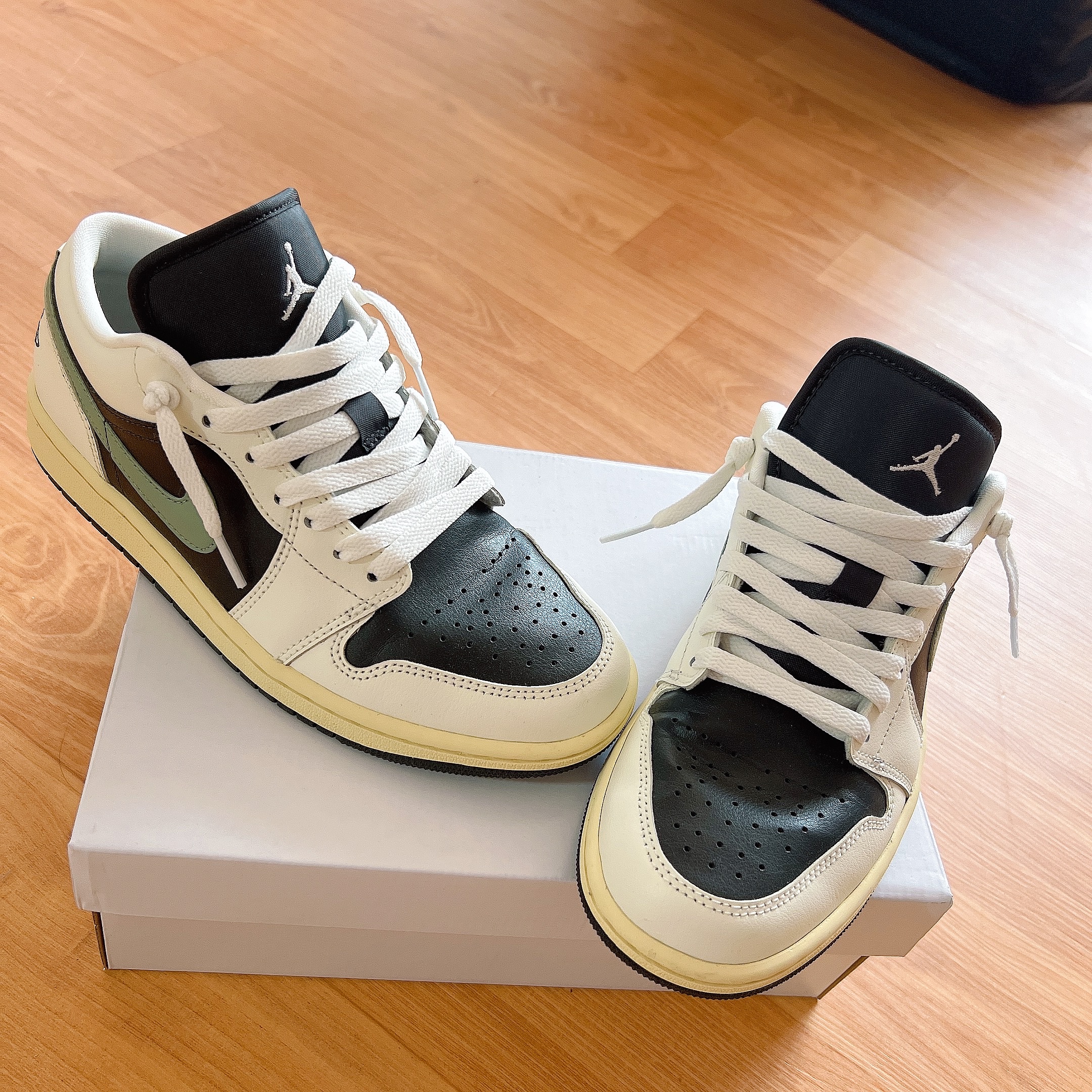 (W) Jordan 1 Low Anthracite Sail 착용 스타일 - 3