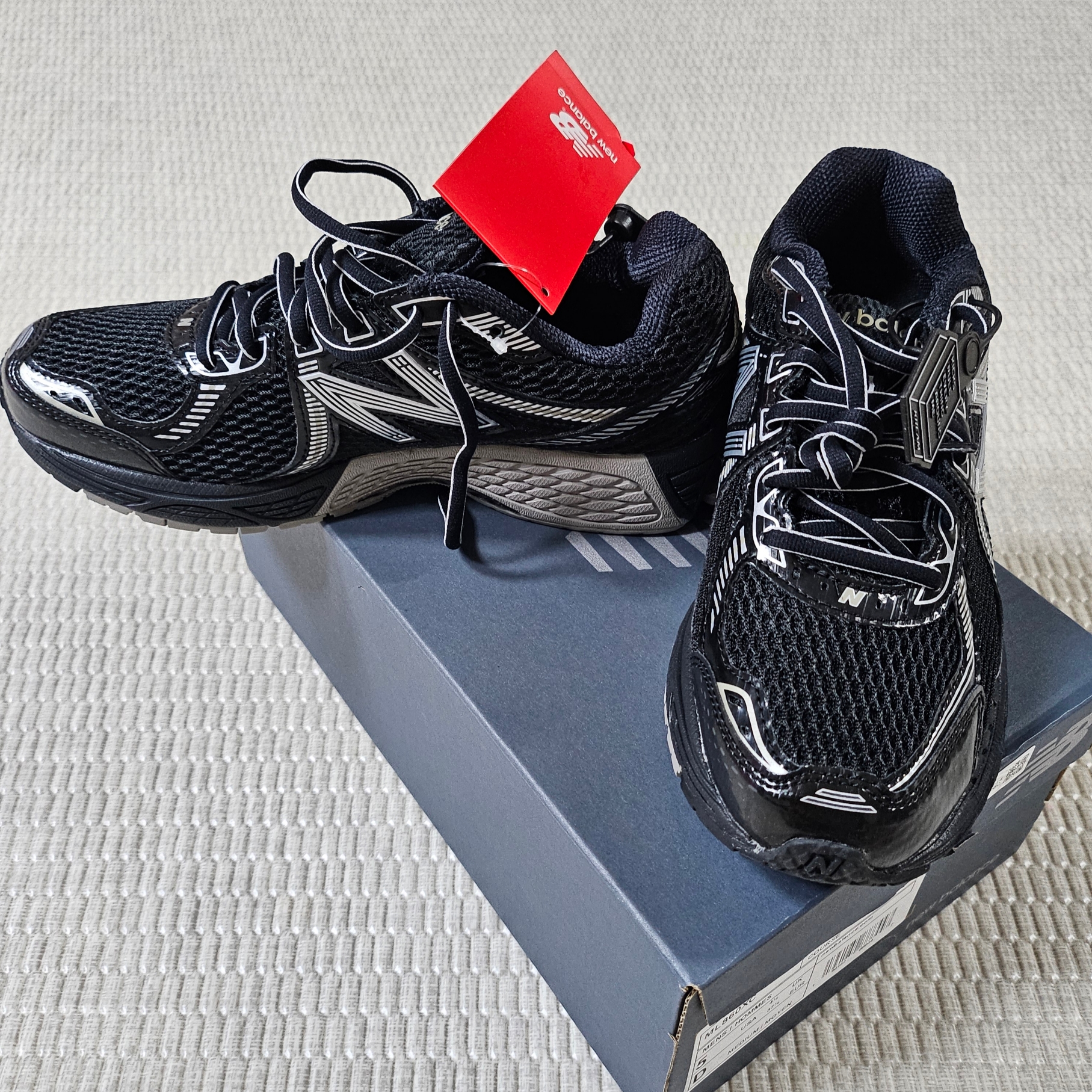 New Balance 860v2 Black Grey 착용 스타일