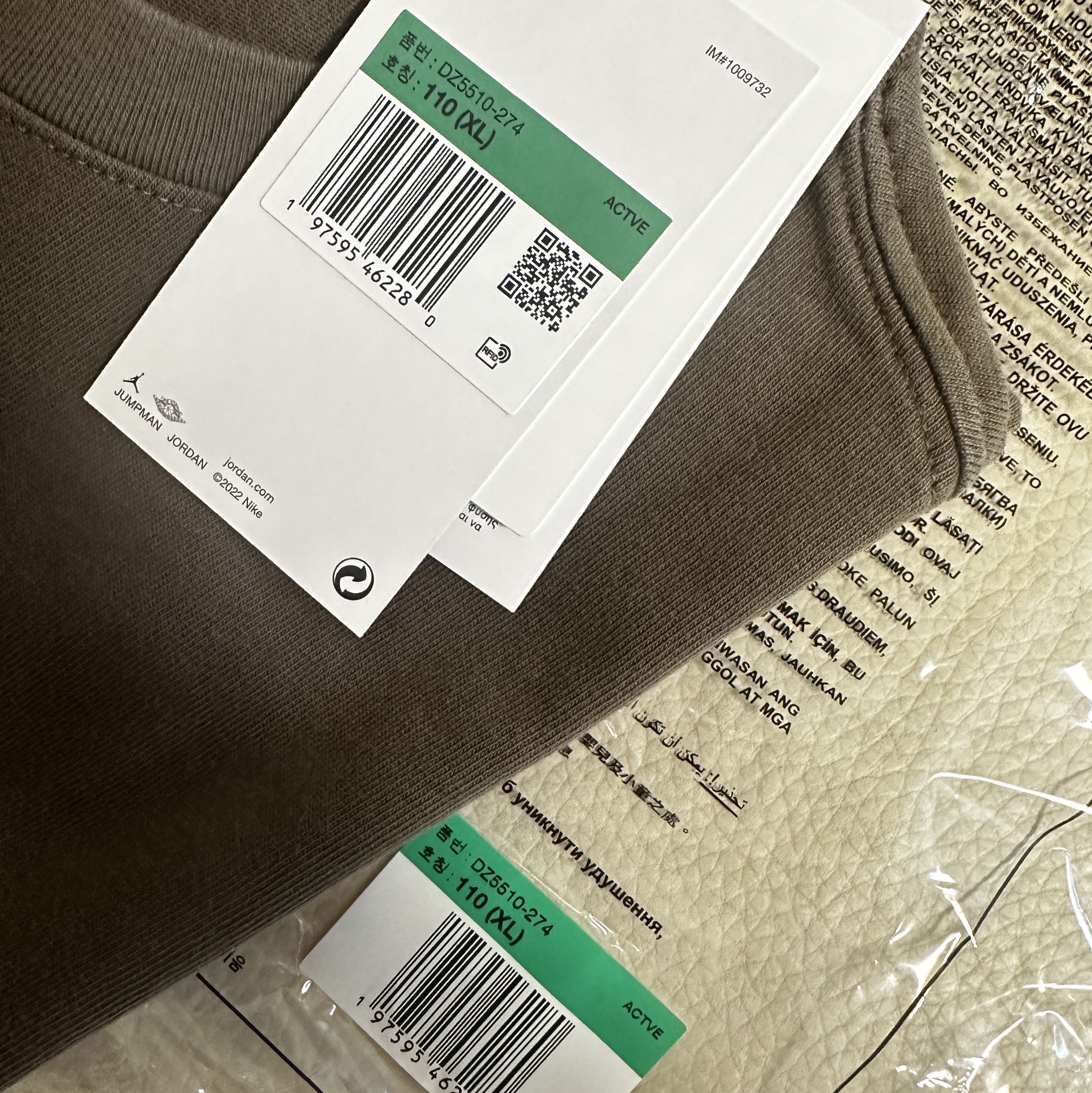Jordan x Travis Scott T-Shirts Palomino (DZ5510-274) 착용 스타일 - 1