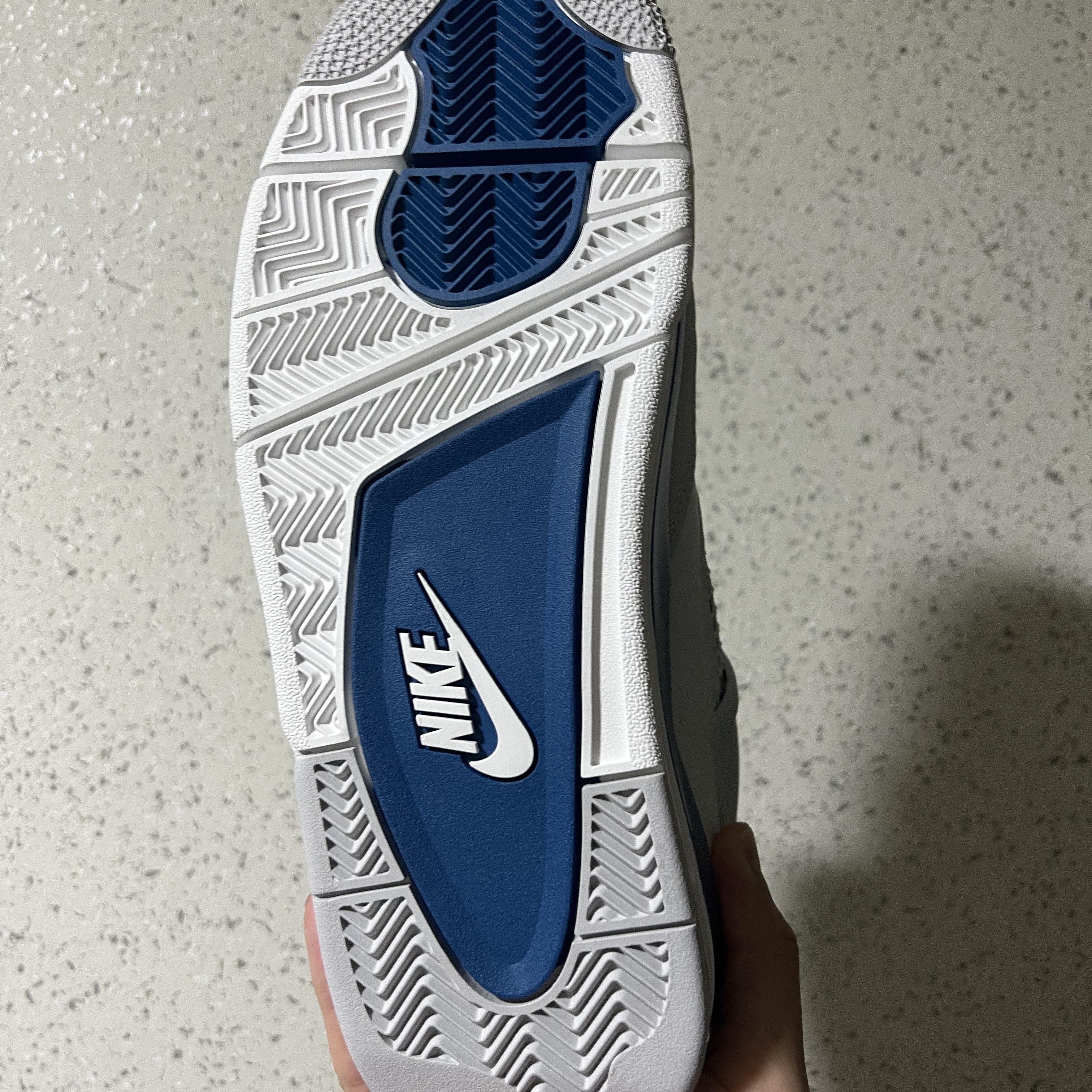 Jordan 4 Retro Industrial Blue 착용 스타일 - 3