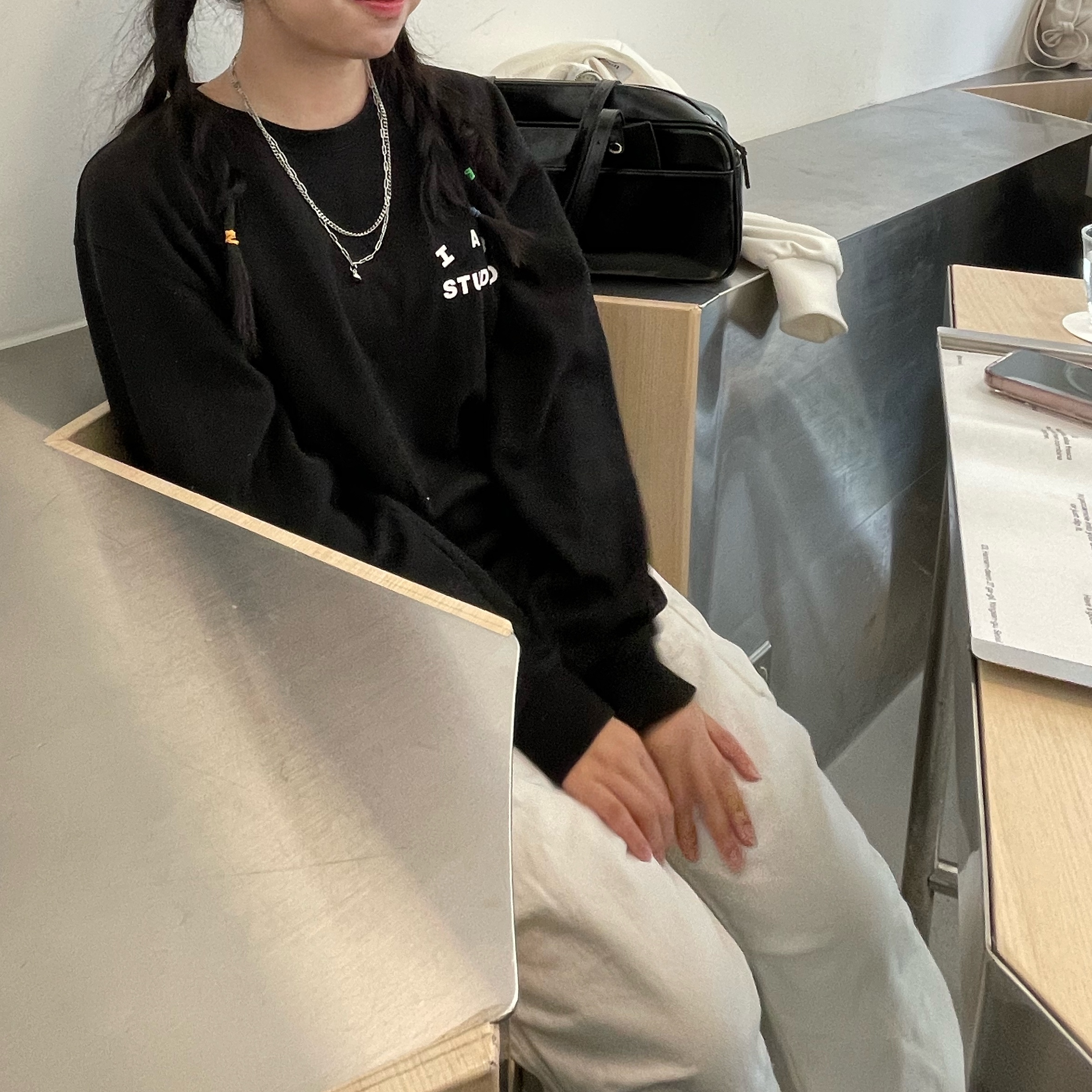 IAB Studio Long Sleeve Black 착용 스타일