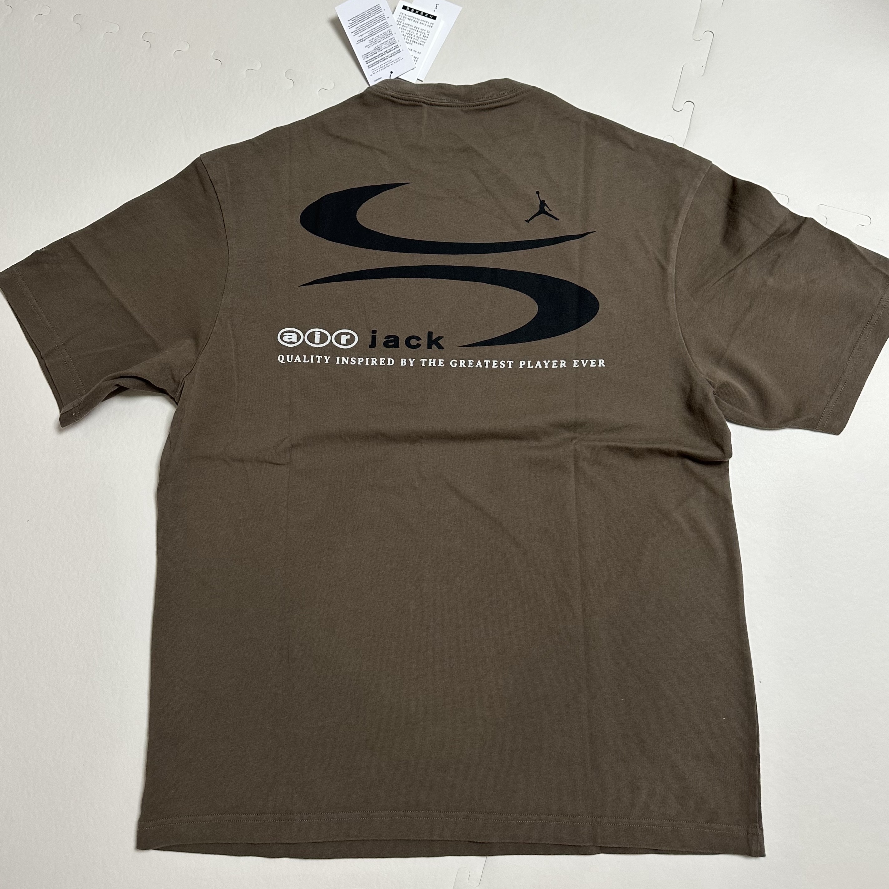 Jordan x Travis Scott T-Shirts Palomino (DZ5510-274) 착용 스타일 - 2