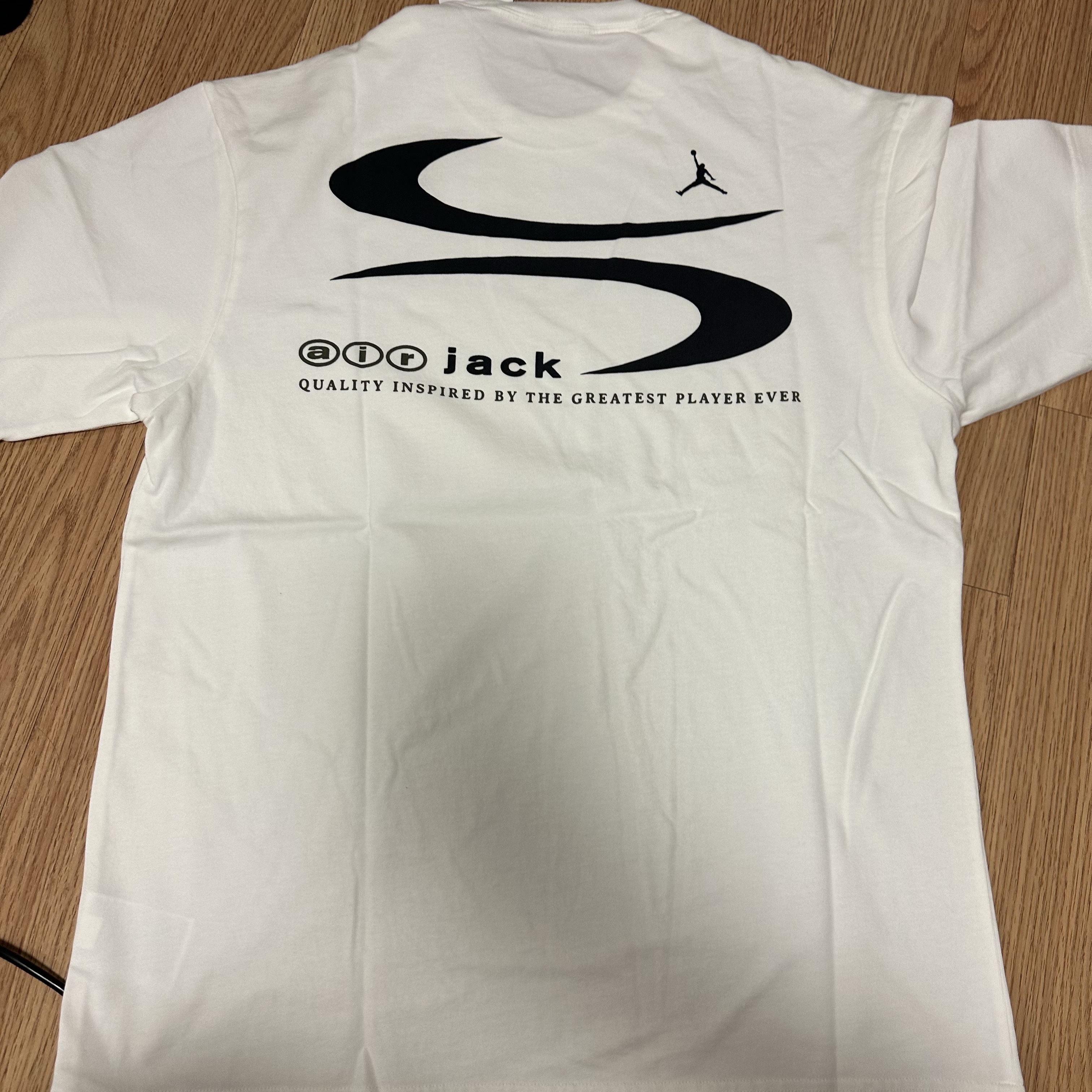 Jordan x Travis Scott T-Shirts Sail (DZ5510-133) 착용 스타일 - 3