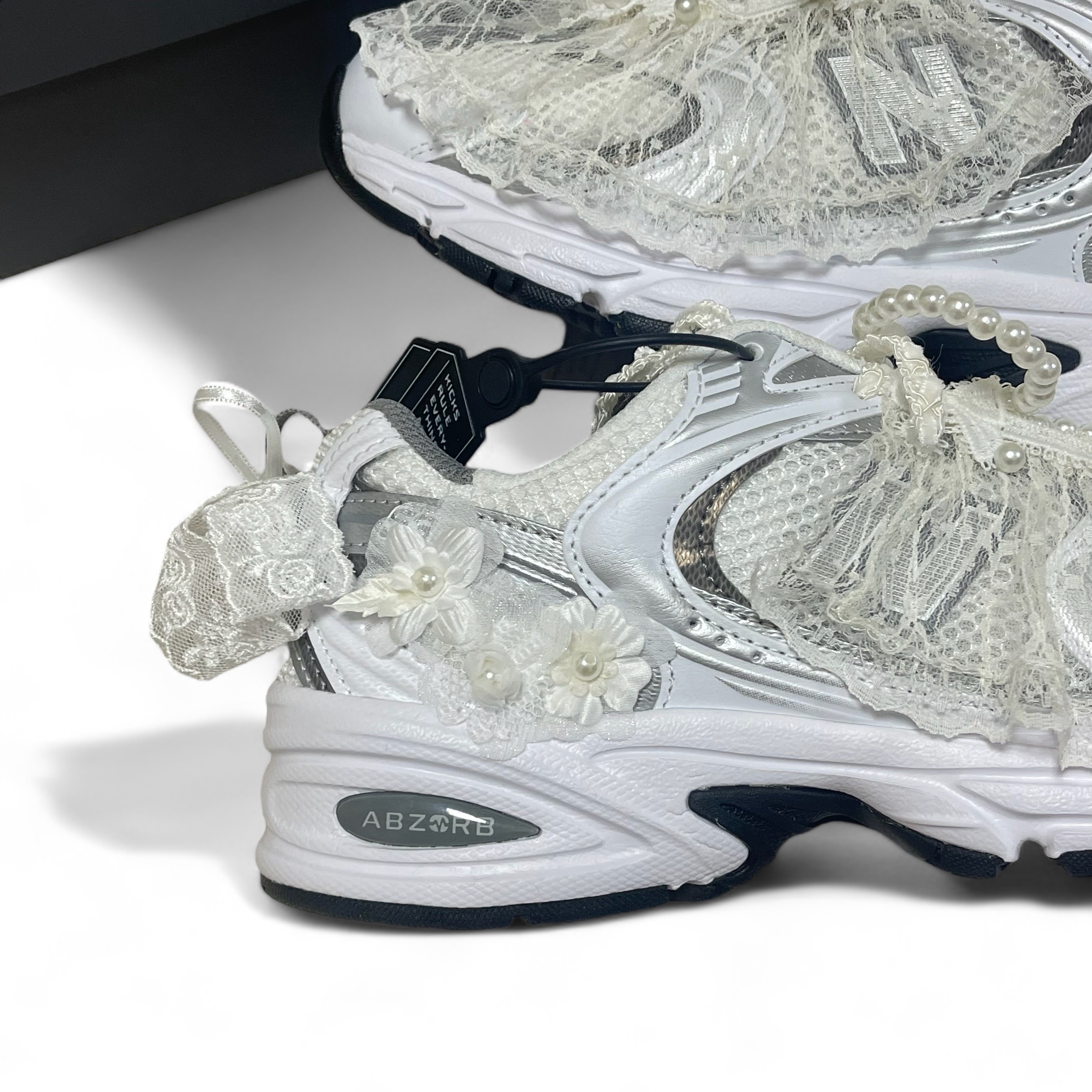 New Balance 530 White Silver 착용 스타일 - 3