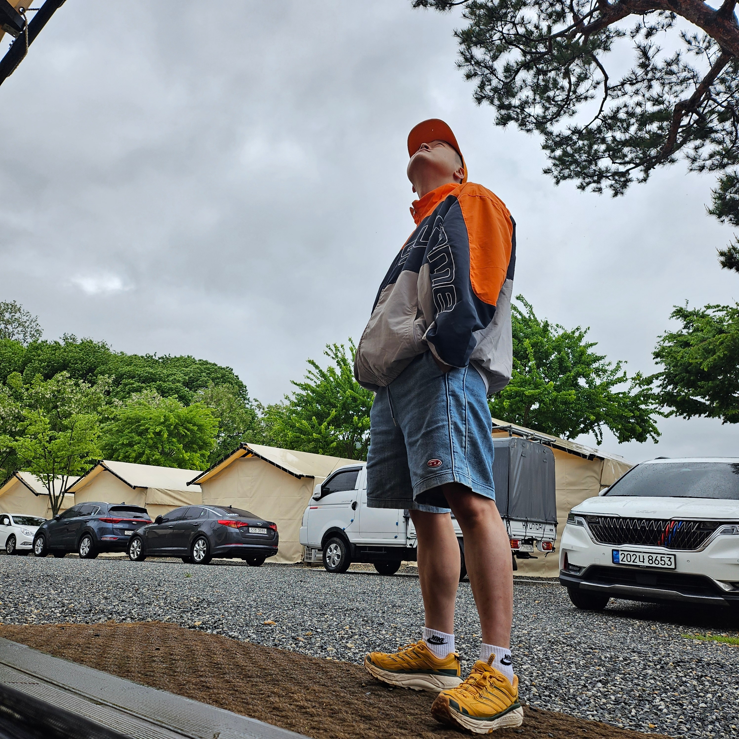 Supreme Pigment Canvas S Logo 6-Panel Orange - 23SS, Hoka Mafate Three 2 Golden Yellow Eggnog 착용 스타일 - 3