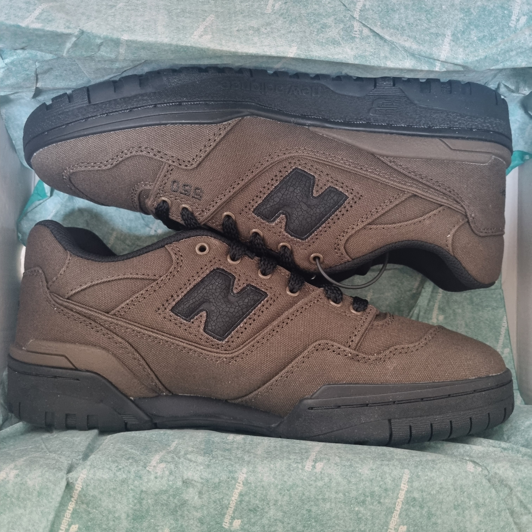 New Balance x Thisisneverthat 550 Brown Black 착용 스타일