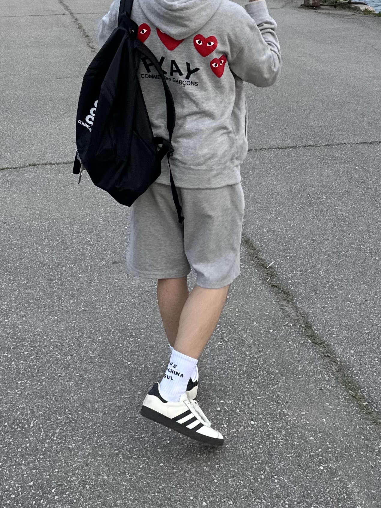 Adidas Gazelle Germany Off White Utility Black, Play Comme des Garcons 5 Hearts Zip Hooded Sweatshirt Grey 착용 스타일 - 1