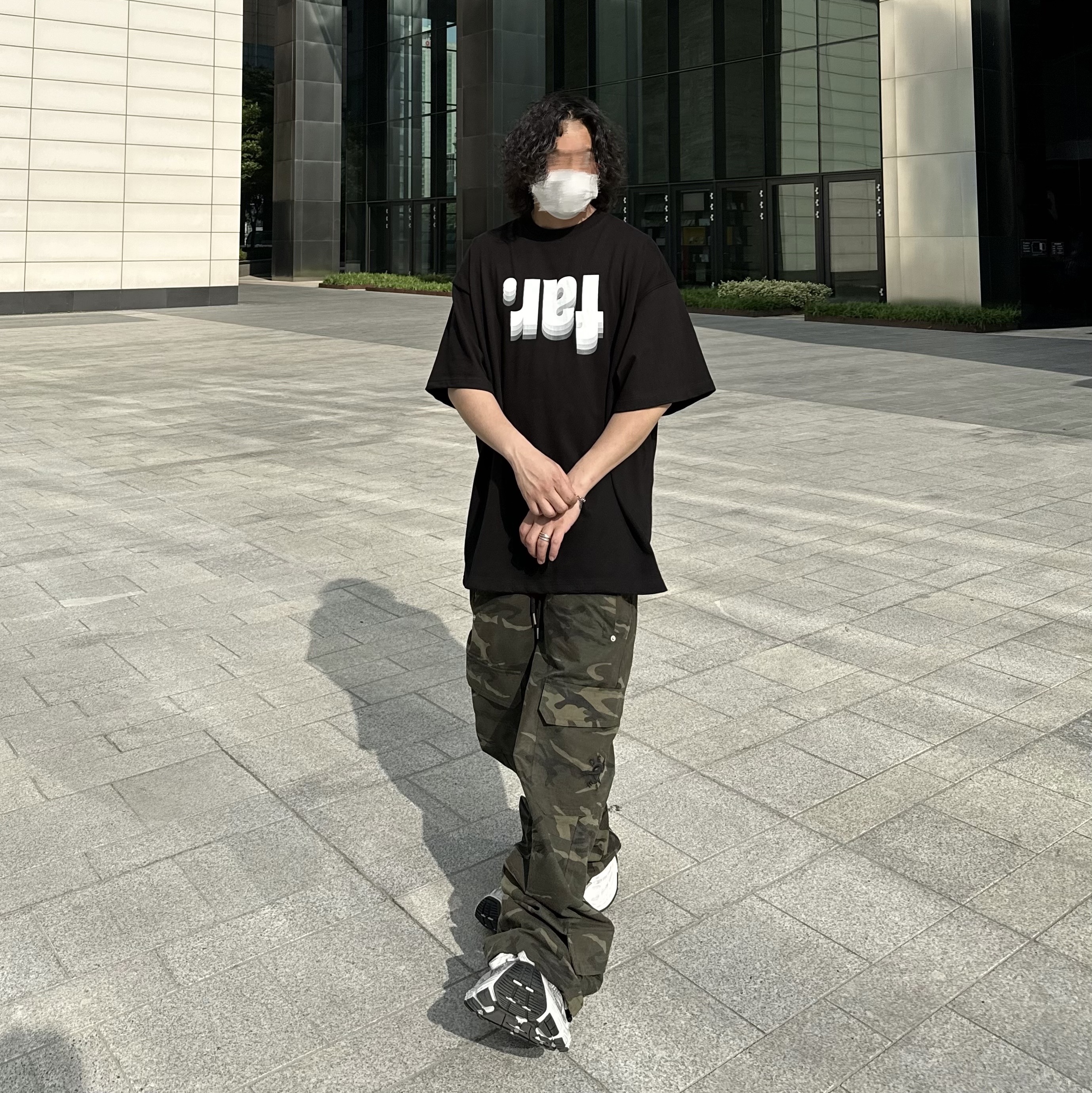 Balenciaga 10XL Sneakers White Grey Silver Black 착용 스타일 - 1