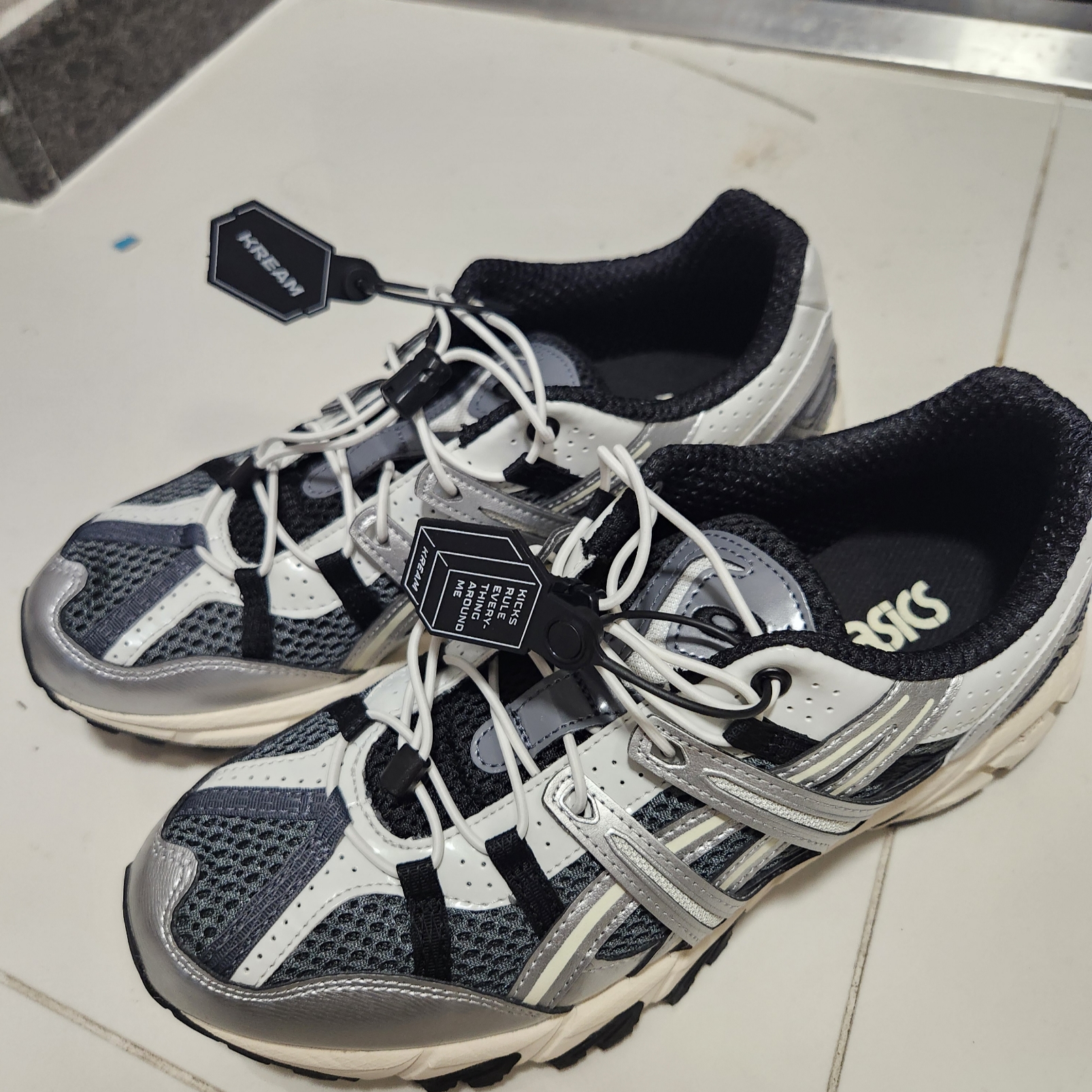 Asics Unlimited Gel-Sonoma 15-50 Steel Grey Pure Silver 착용 스타일