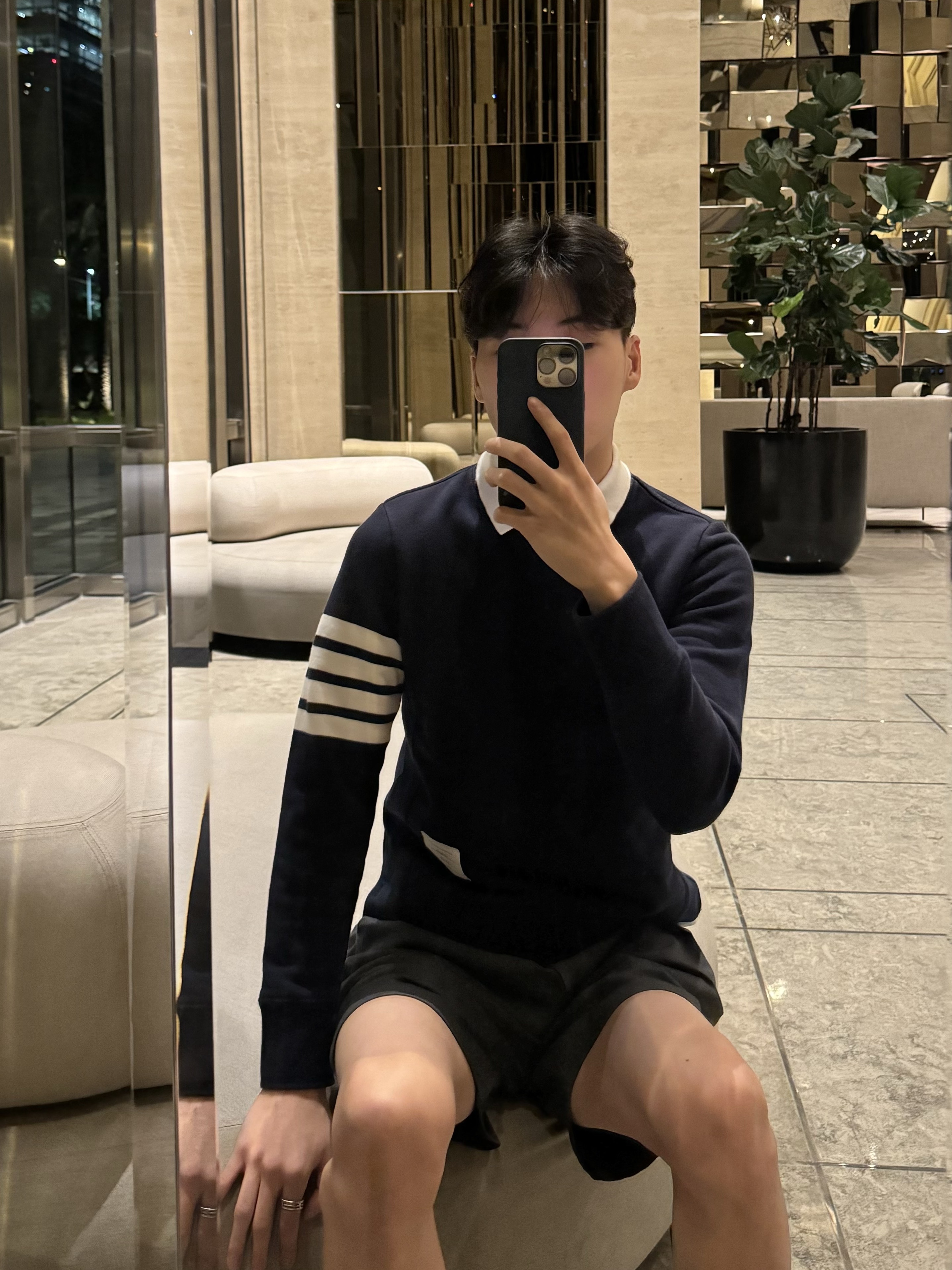 Thom Browne Engineered 4-Bar Sweatshirt Navy 착용 스타일 - 1