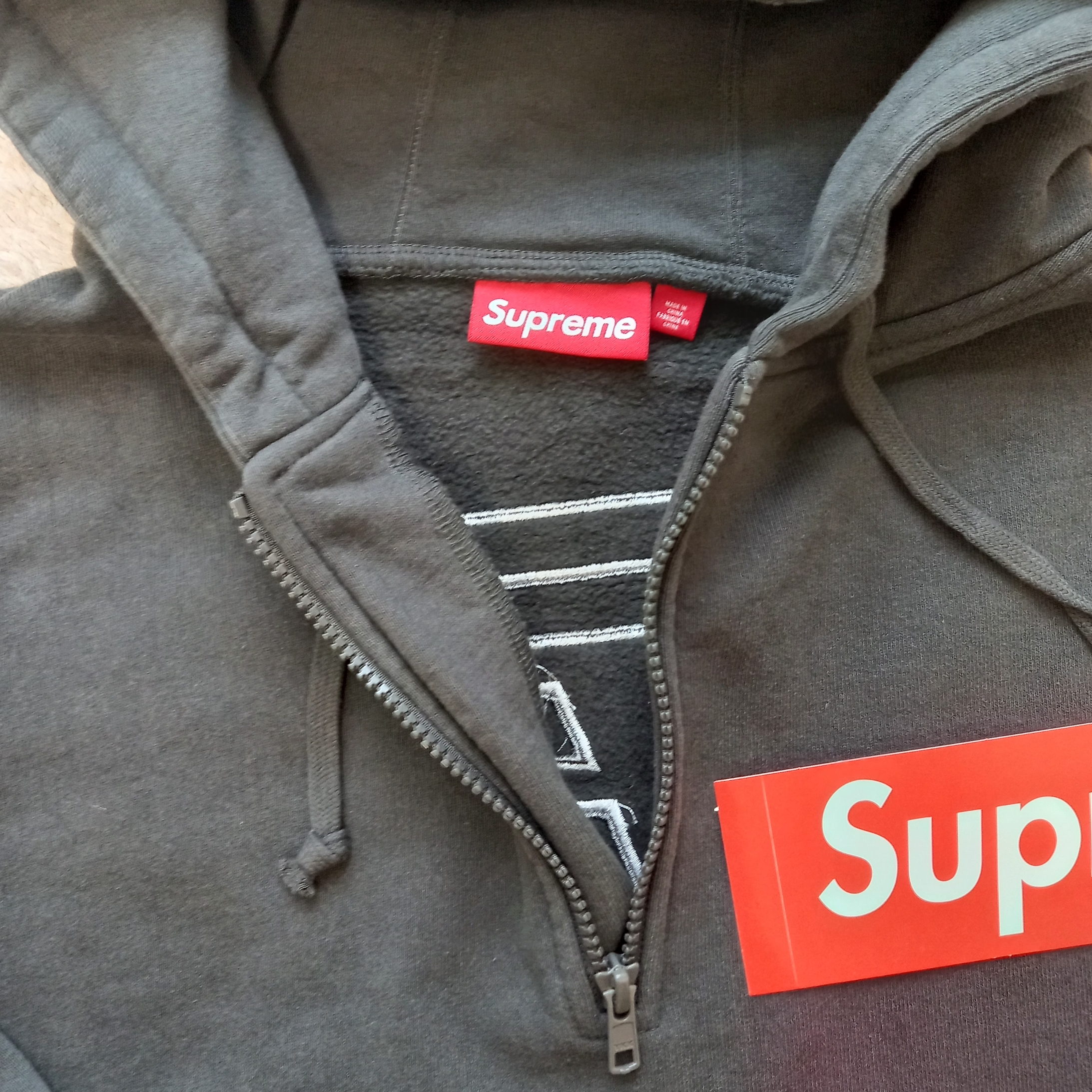 Supreme Wrapped Half Zip Hooded Sweatshirt Washed Black - 24SS 착용 스타일 - 3