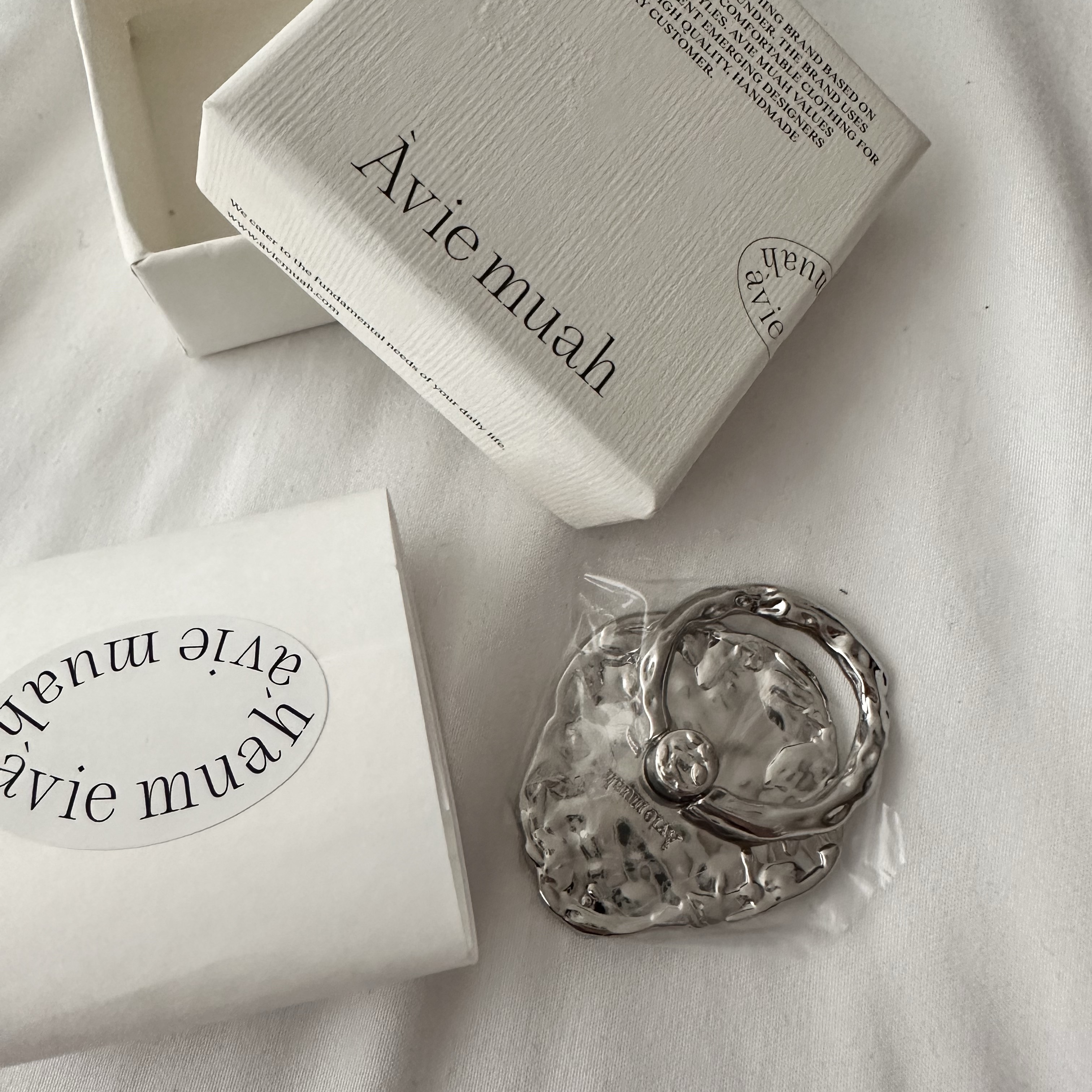 Aviemuah Ave Phone Knob Rhodium 착용 스타일 - 2