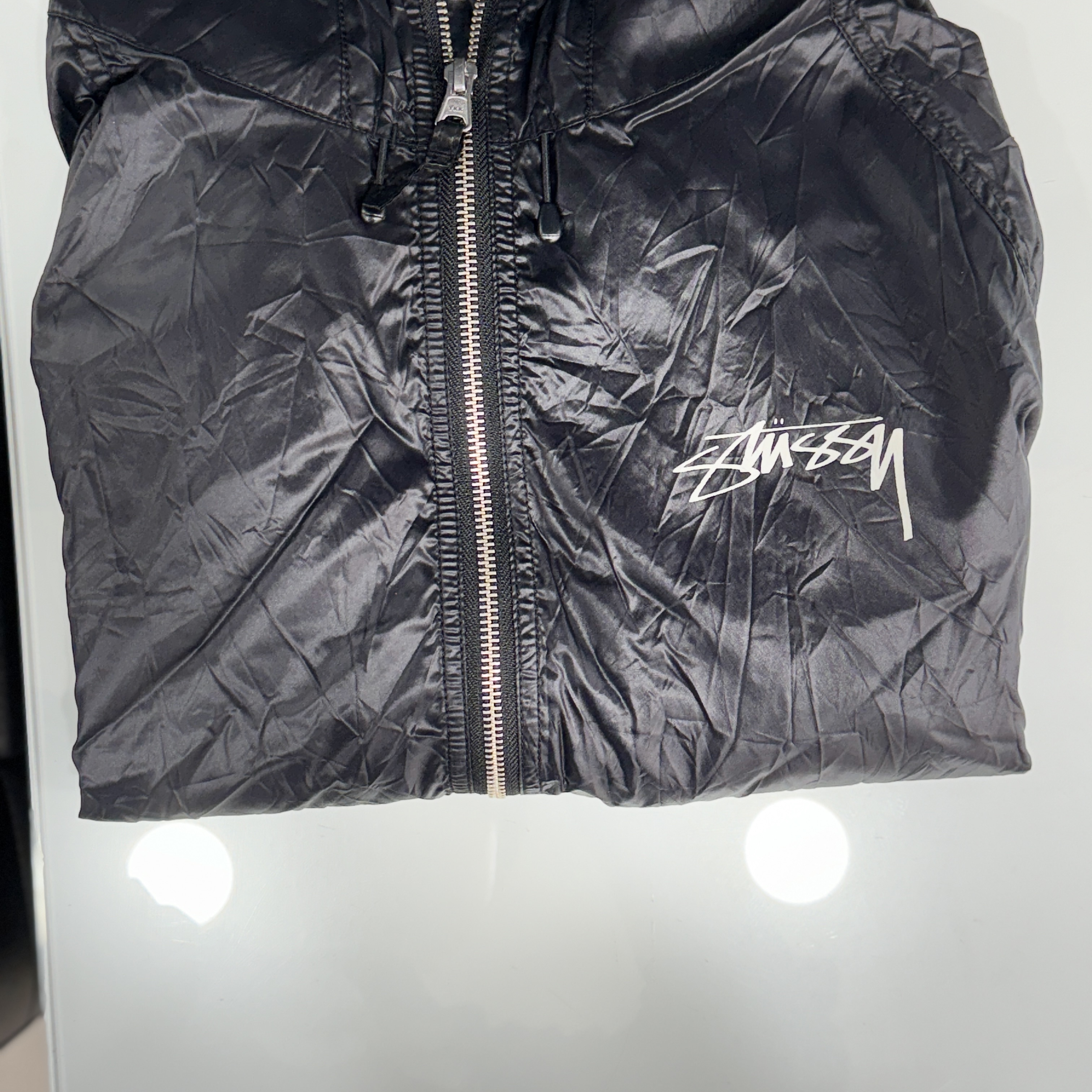 Stussy Beach Shell Wrinkled Nylon Jacket Black 착용 스타일 - 1