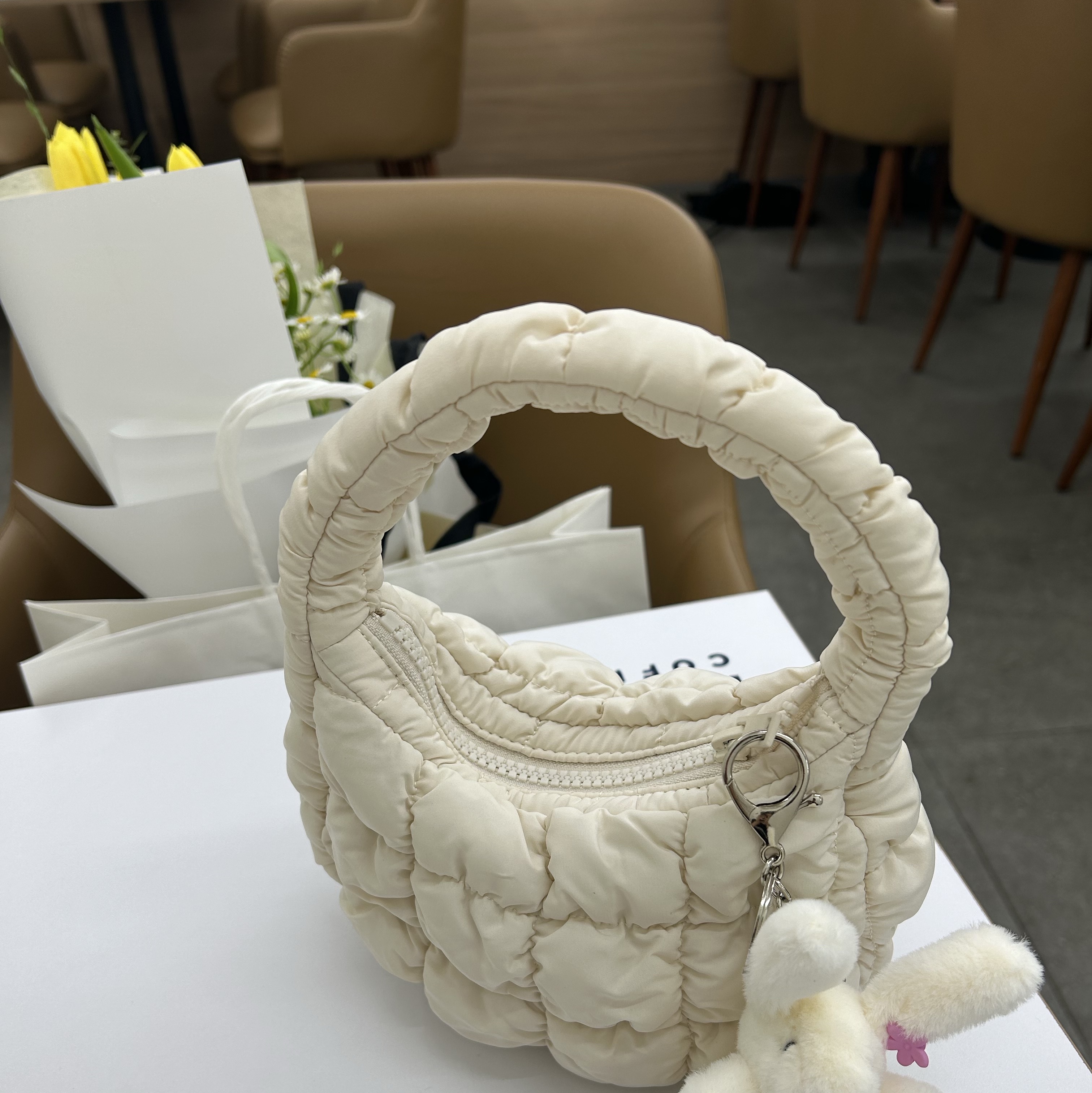 COS Quilted Micro Bag Off White 착용 스타일
