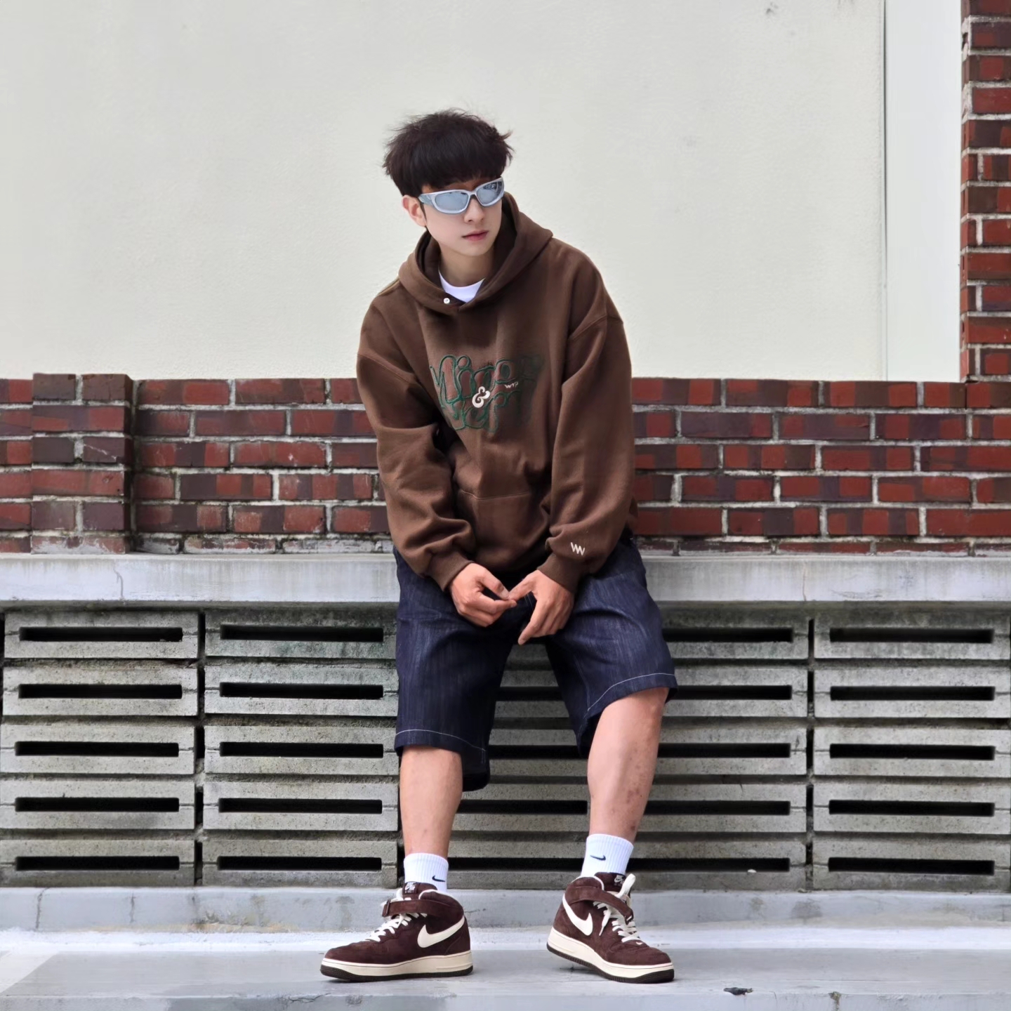 Nike Air Force 1 Mid '07 QS Chocolate 착용 스타일 - 6