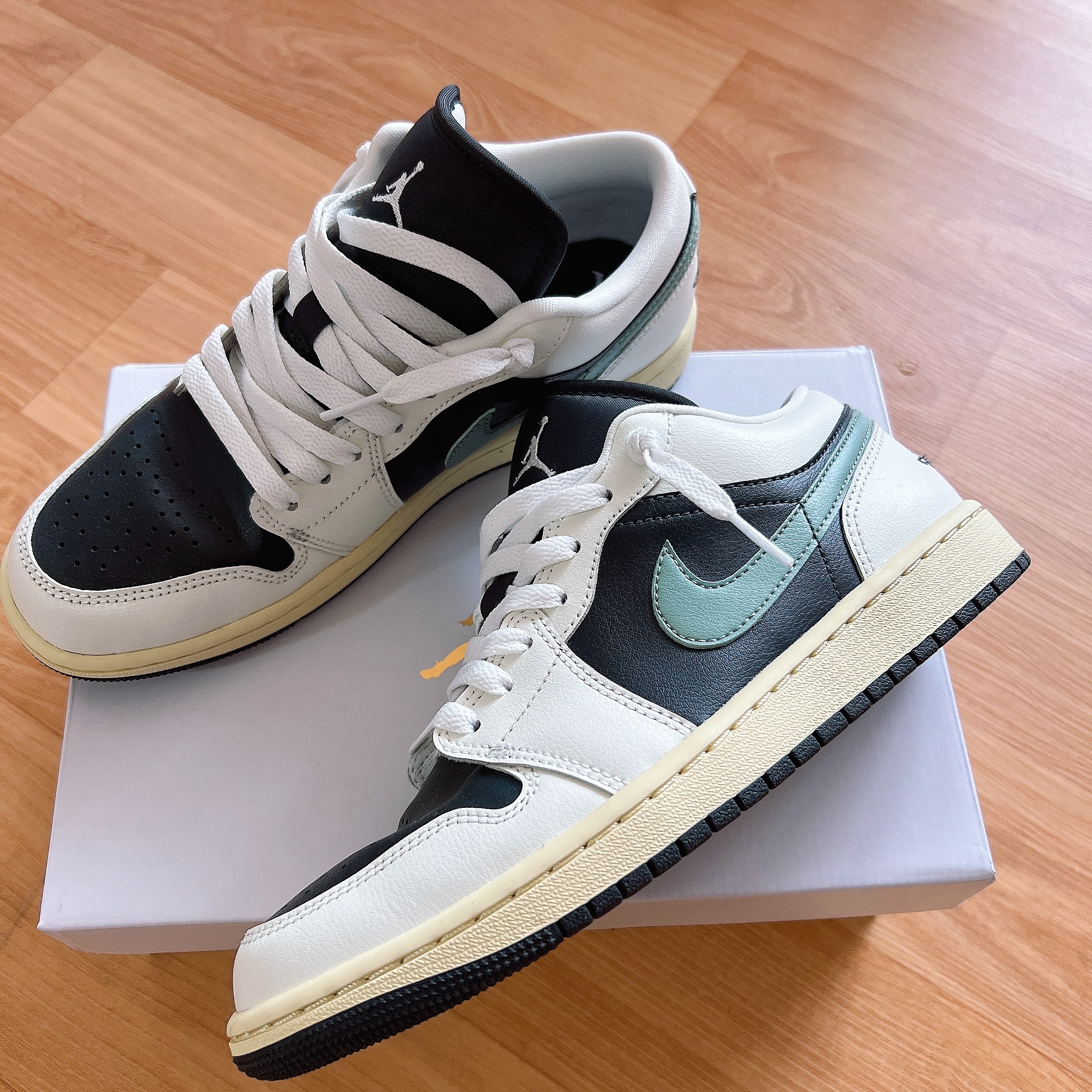 (W) Jordan 1 Low Anthracite Sail 착용 스타일 - 2