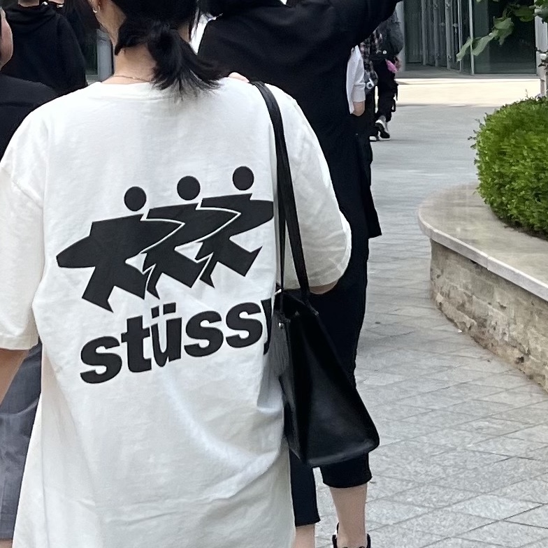 Stussy Surfwalk Pigment Dyed T-Shirt Black 착용 스타일 - 2