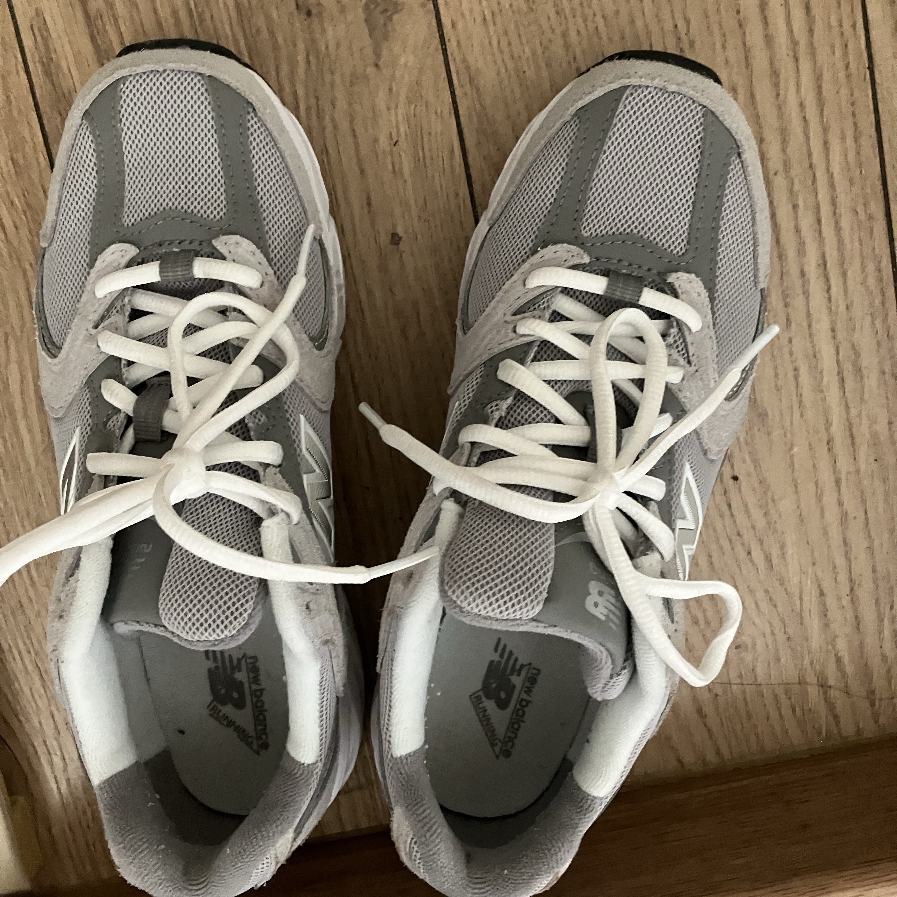 New Balance 530 Grey 착용 스타일