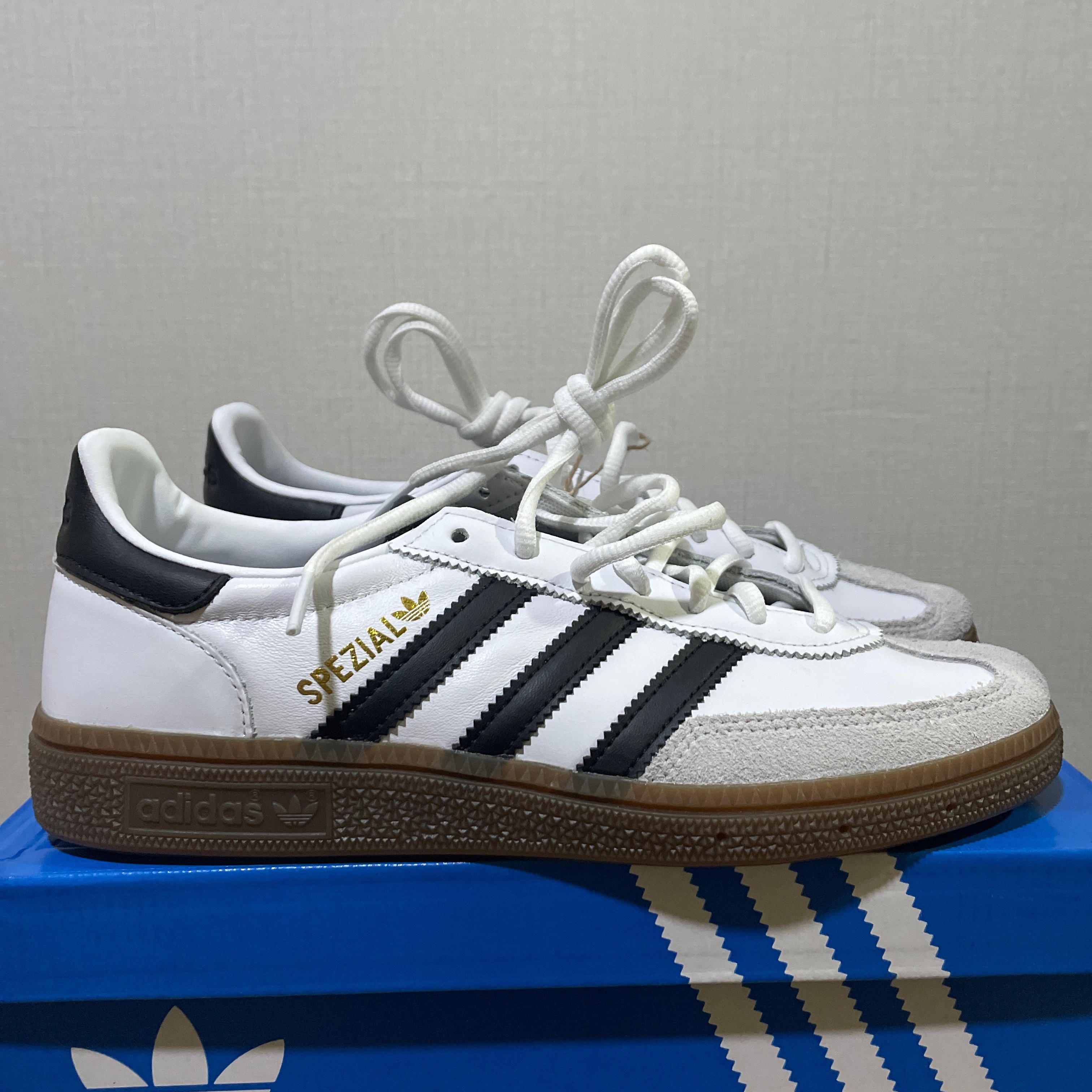 Adidas Spezial Handball White Core Black 착용 스타일 - 3