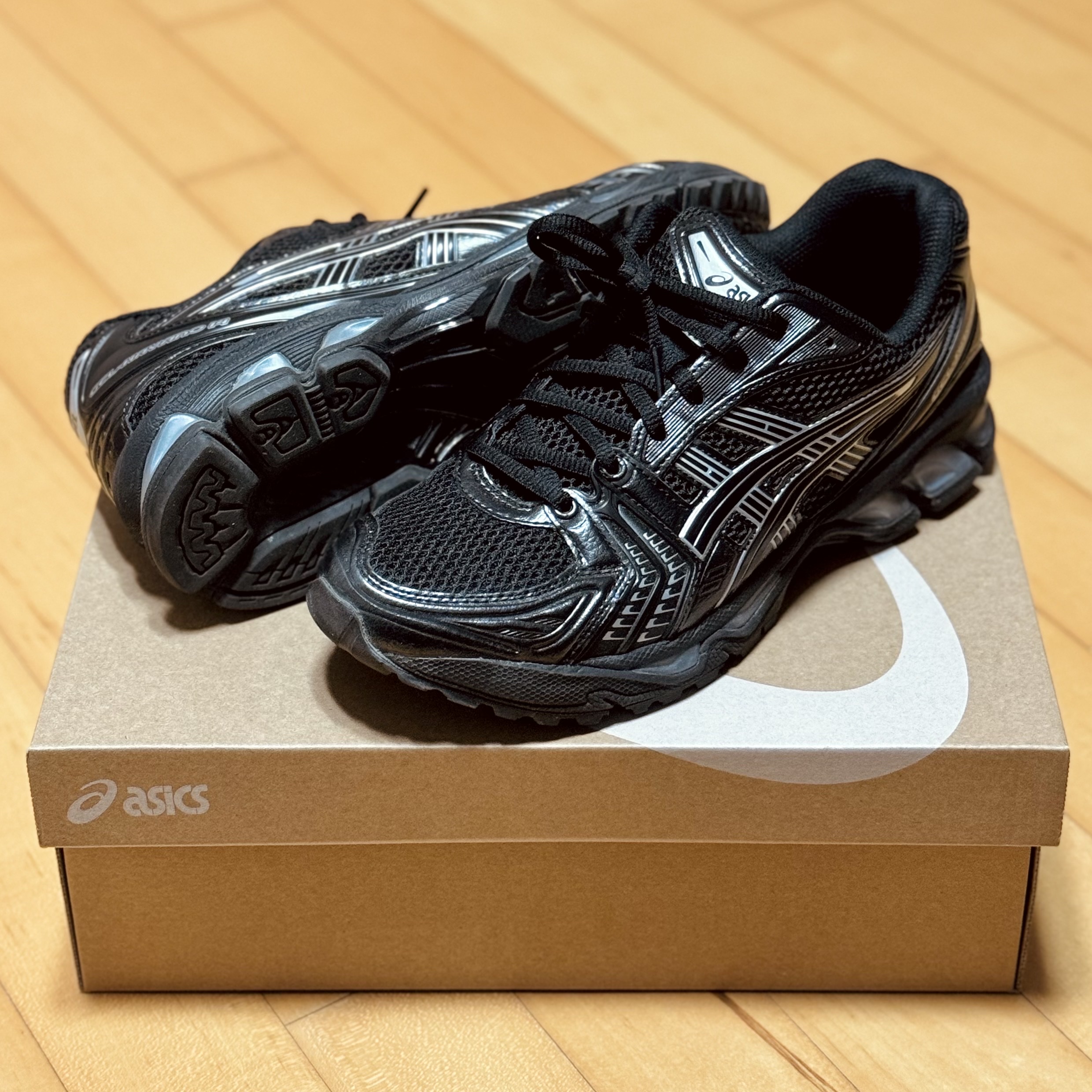 Asics Gel-Kayano 14 Black Pure Silver 착용 스타일