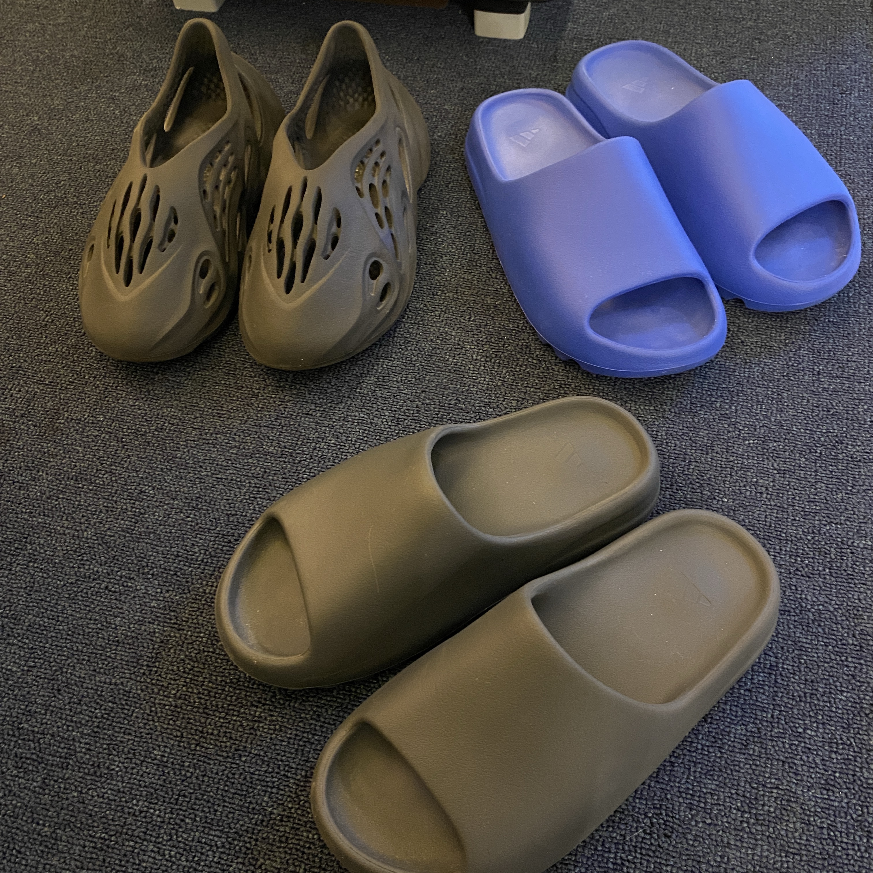Adidas Yeezy Slide Azure, Adidas Yeezy Slide Granite 착용 스타일
