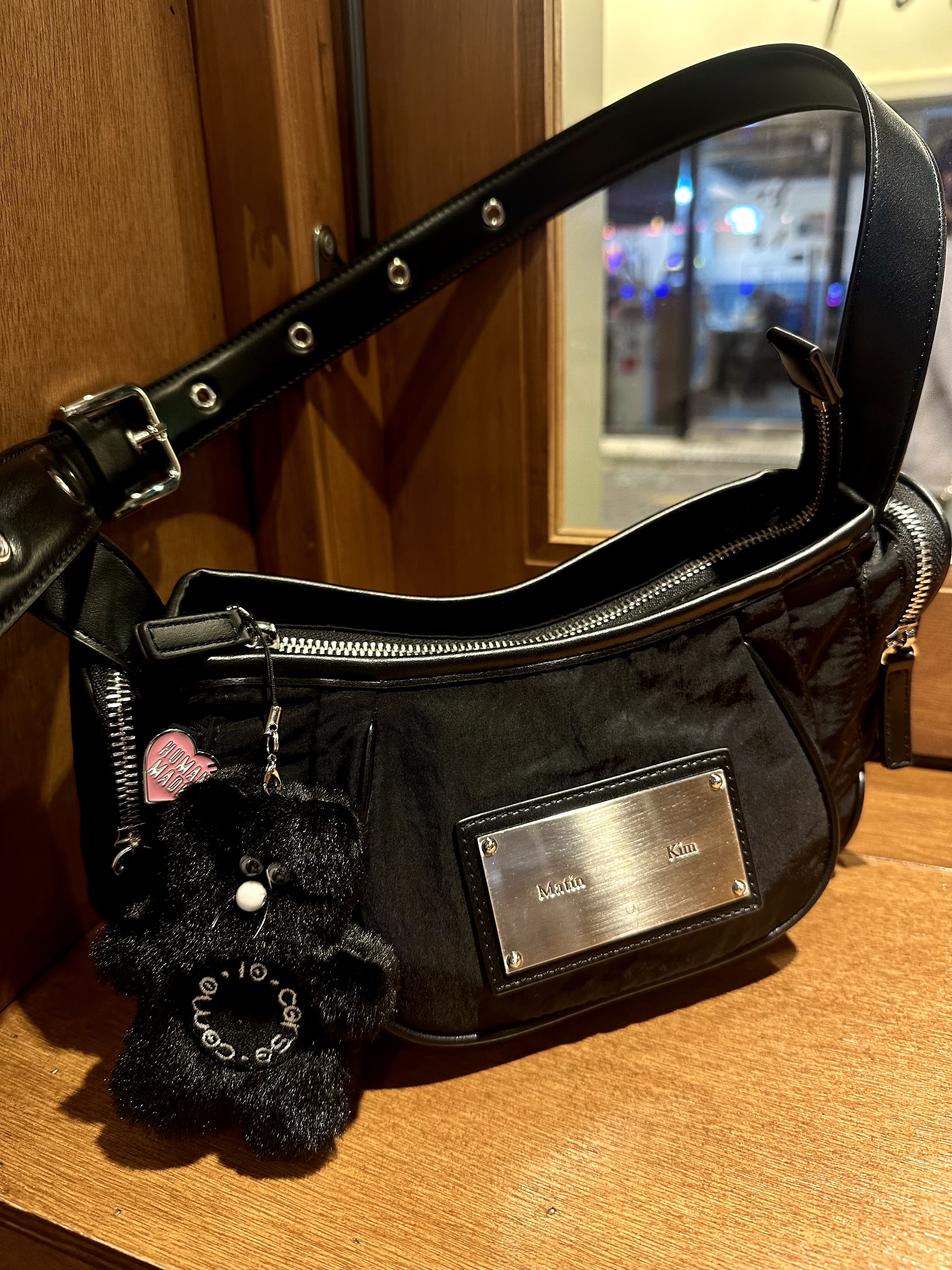 Matin Kim Madeleine Round Bag Black, Human Made Heart Pin Pink 착용 스타일