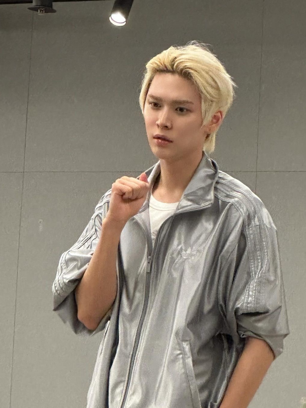 Adidas Oversized Firebird Track Top Light Onix - KR Sizing 착용 스타일 - 2