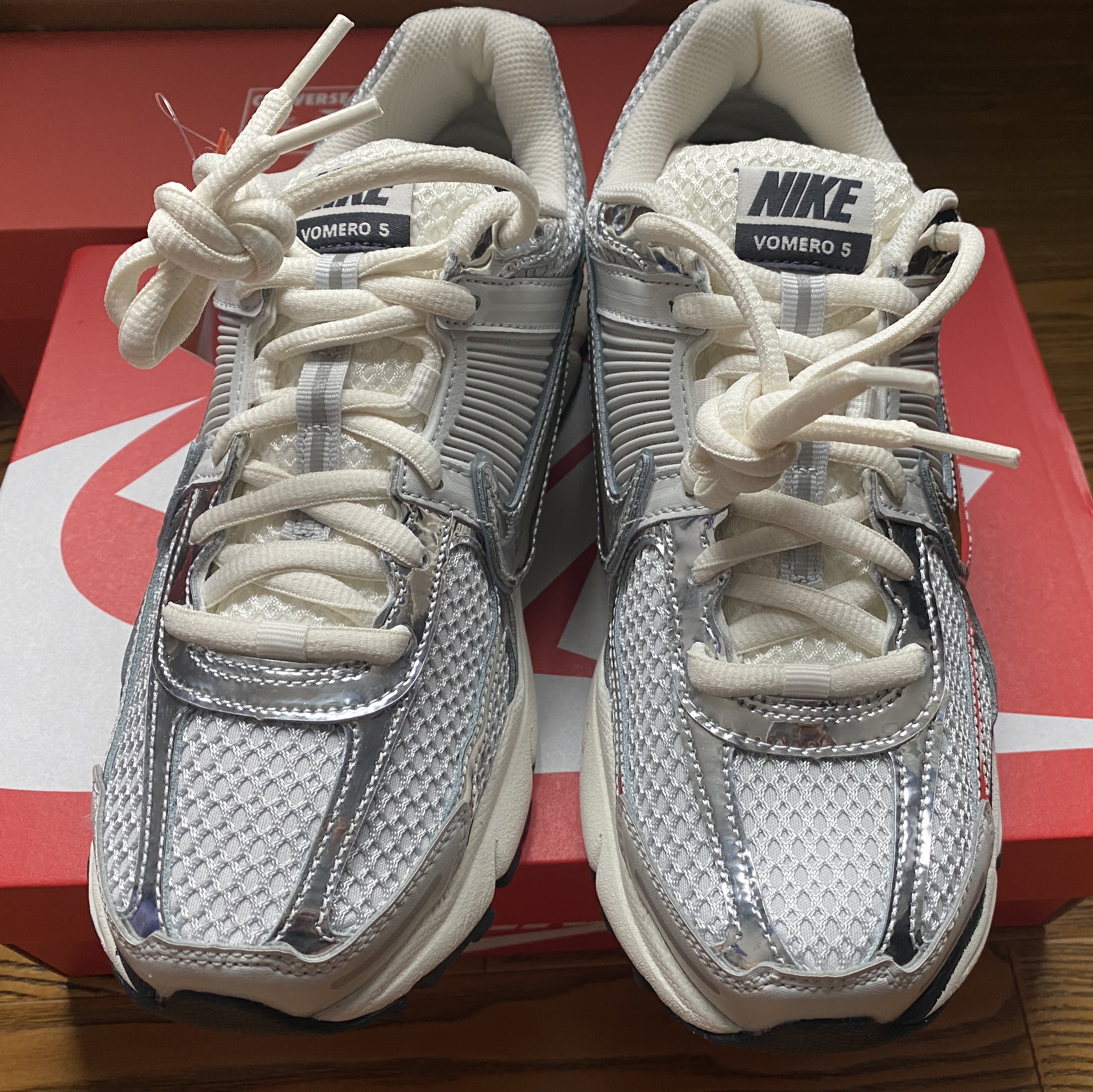 Nike Zoom Vomero 5 Photon Dust Gridiron 착용 스타일 - 2