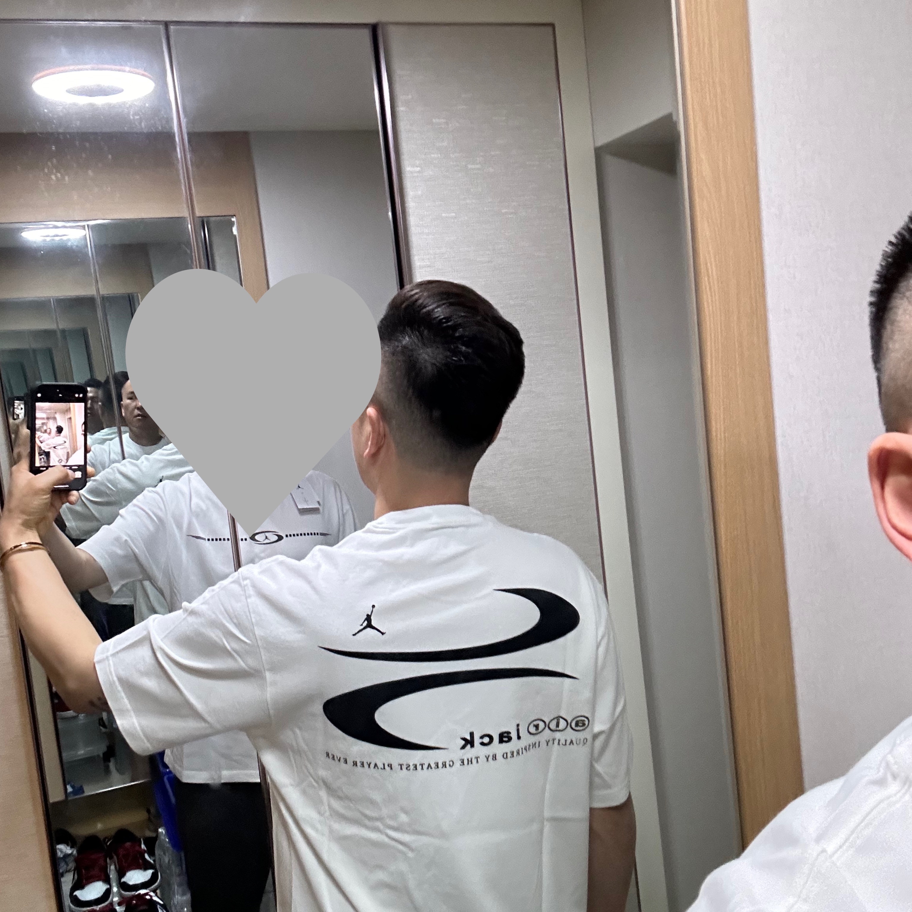 Jordan x Travis Scott T-Shirts Sail (DZ5510-133) 착용 스타일 - 4