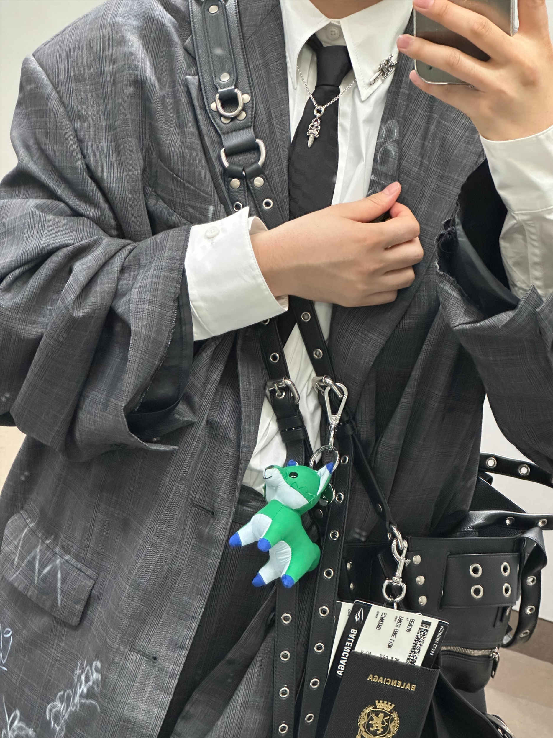 Balenciaga Graffiti Skater Tailored Jacket Grey, Balenciaga Graffiti Skater Tailored Pants Grey Silver 착용 스타일 - 2