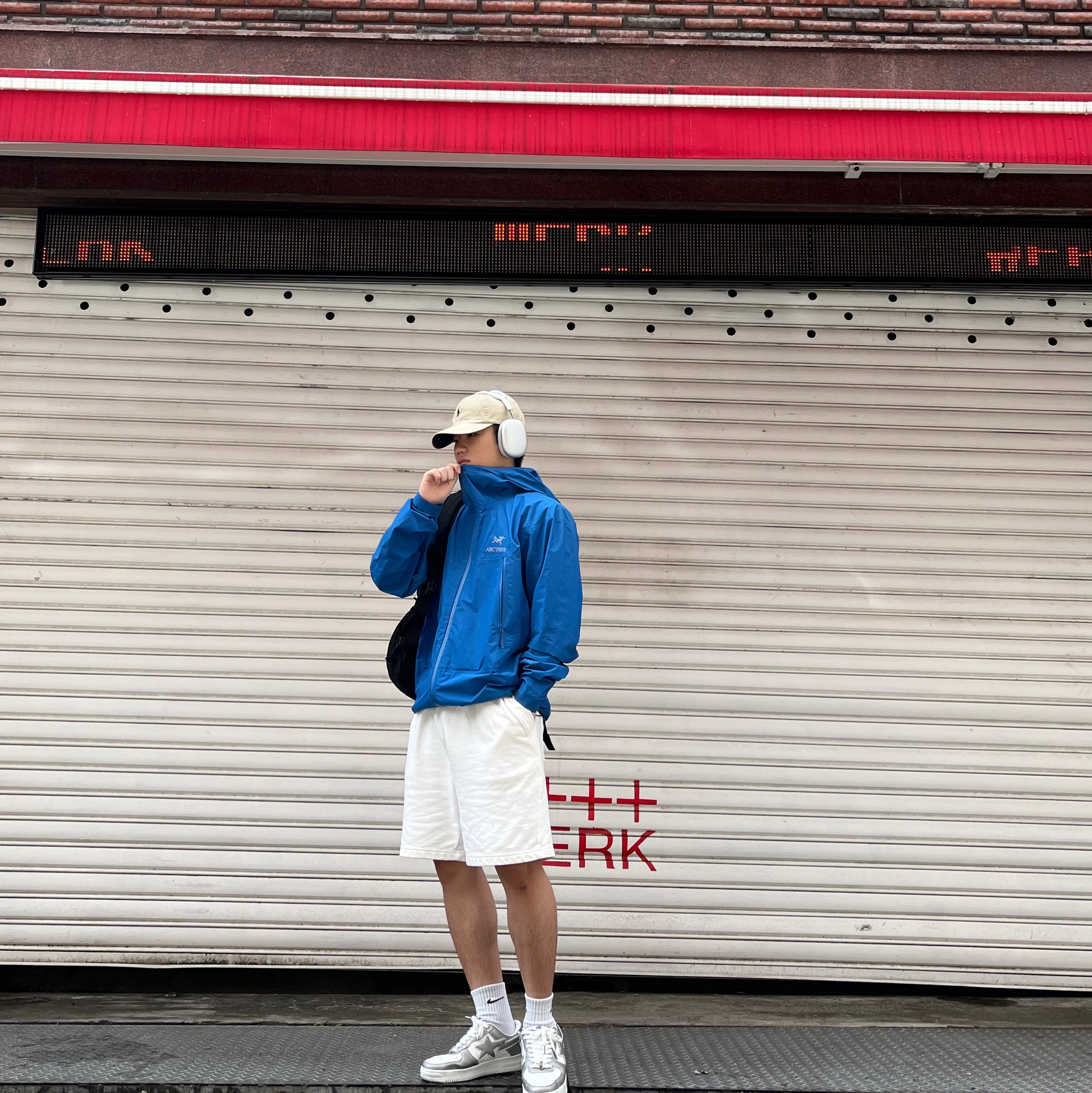 (W) BAPE Bape Sta #4 Silver White, Arc'teryx Alpha SV Jacket Vitality 착용 스타일 - 1