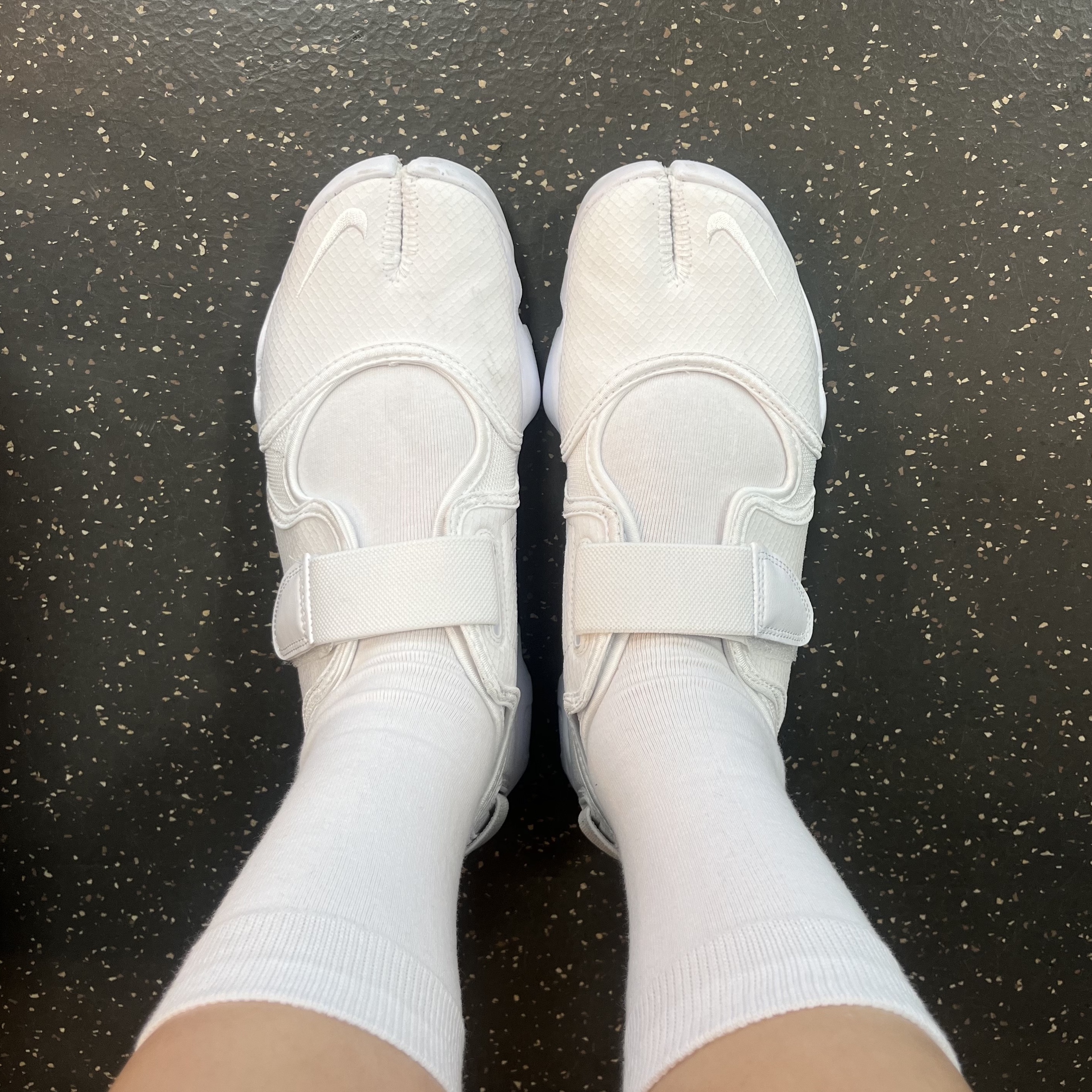 (W) Nike Air Rift Breathe White 착용 스타일