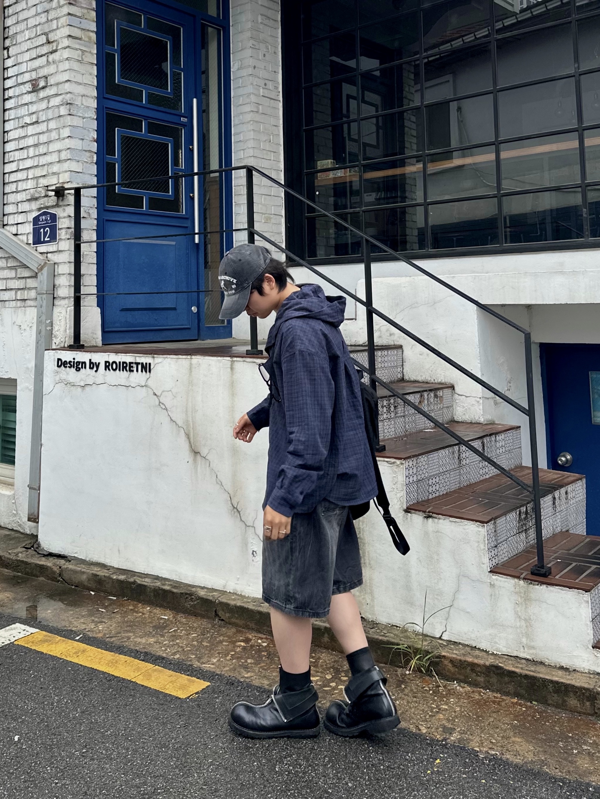 Millo Archive Denim Bermuda Pants Washed Black 착용 스타일 - 3