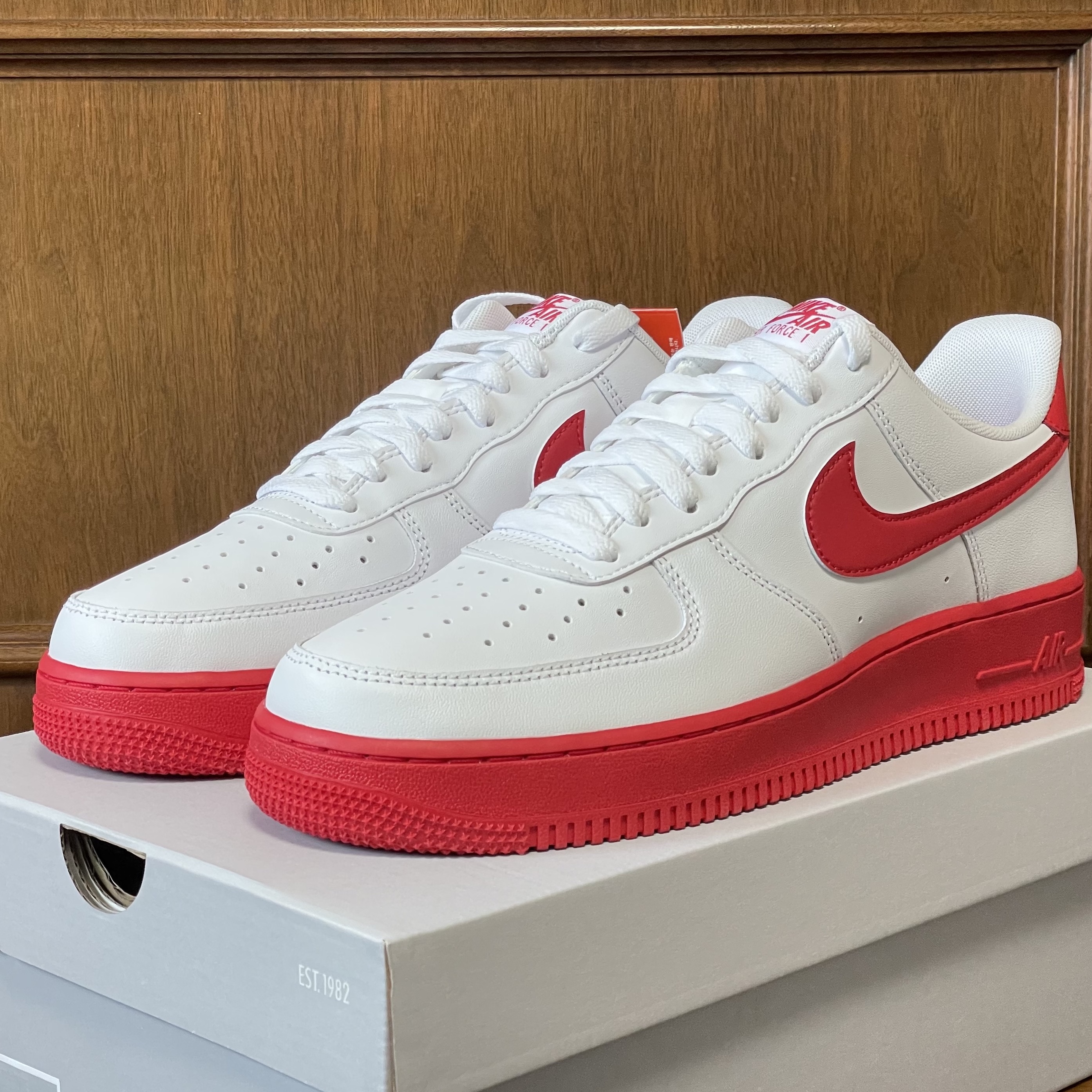 Nike Air Force 1 Low White Red Midsole 착용 스타일 - 2