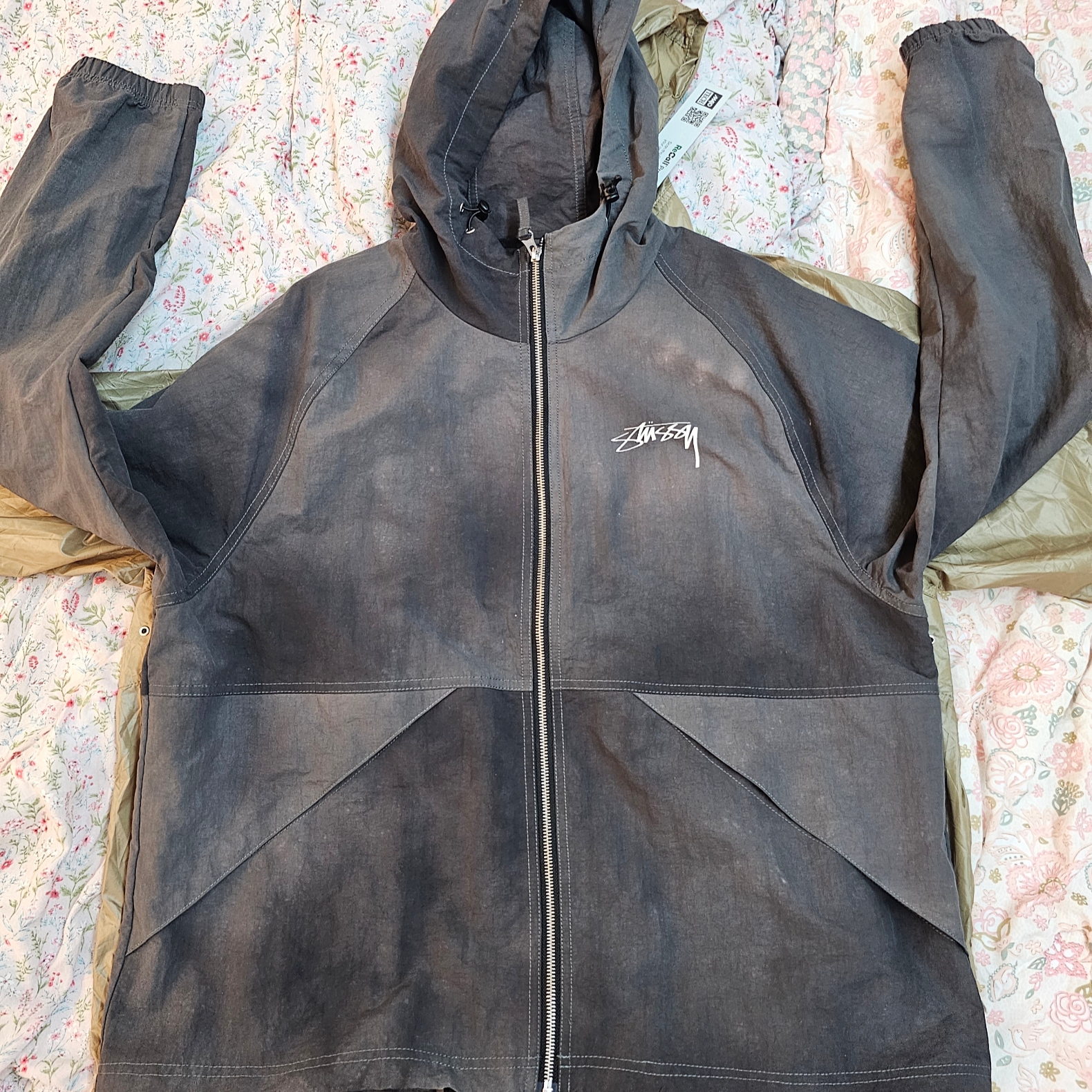 Stussy Beach Shell Wrinkled Nylon Jacket Brown, Stussy Wave Dye Beach Shell Jacket Black 착용 스타일 - 3