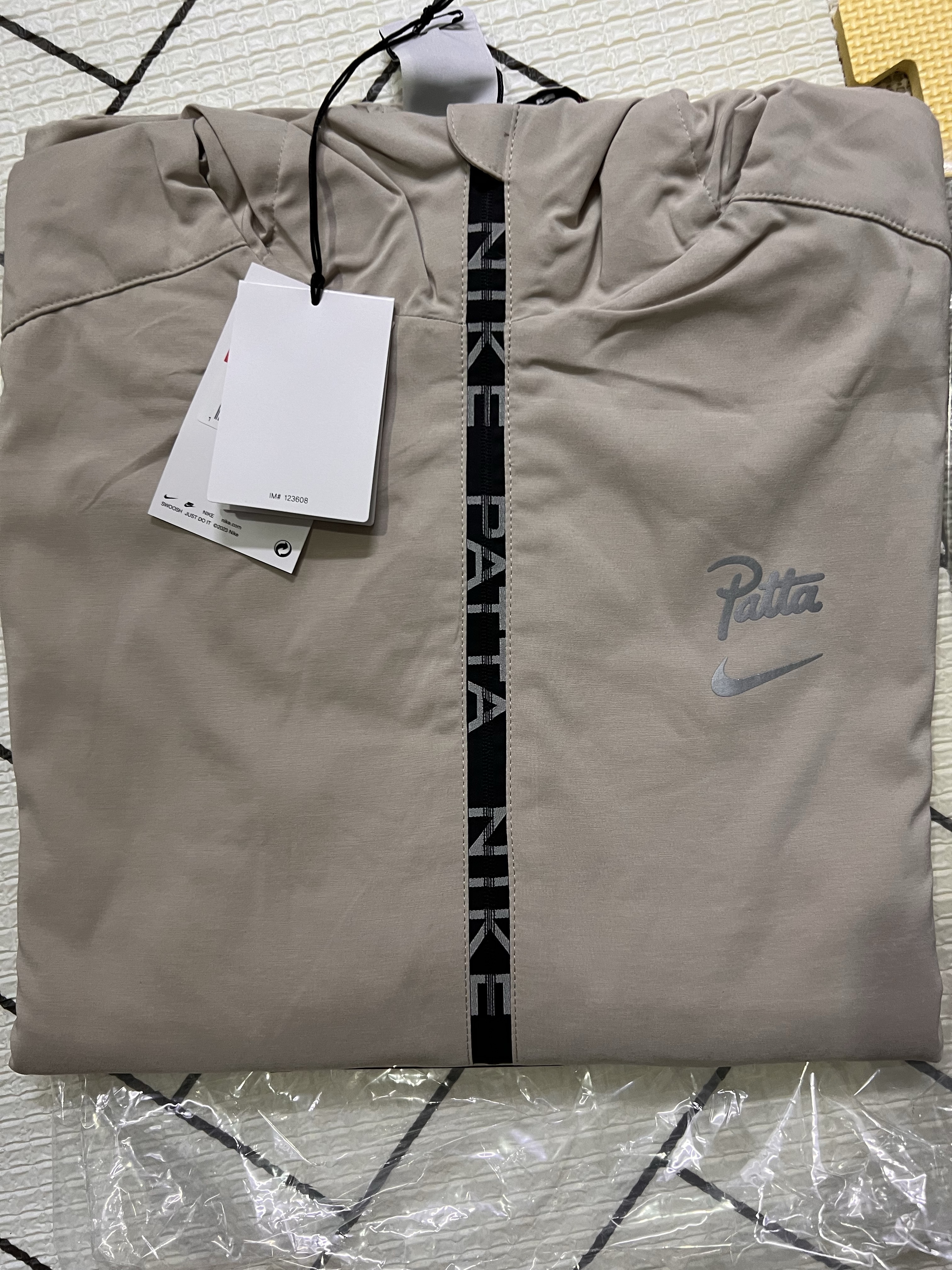 Nike x Patta Full-Zip Jacket Sanddrift - Asia 착용 스타일 - 1