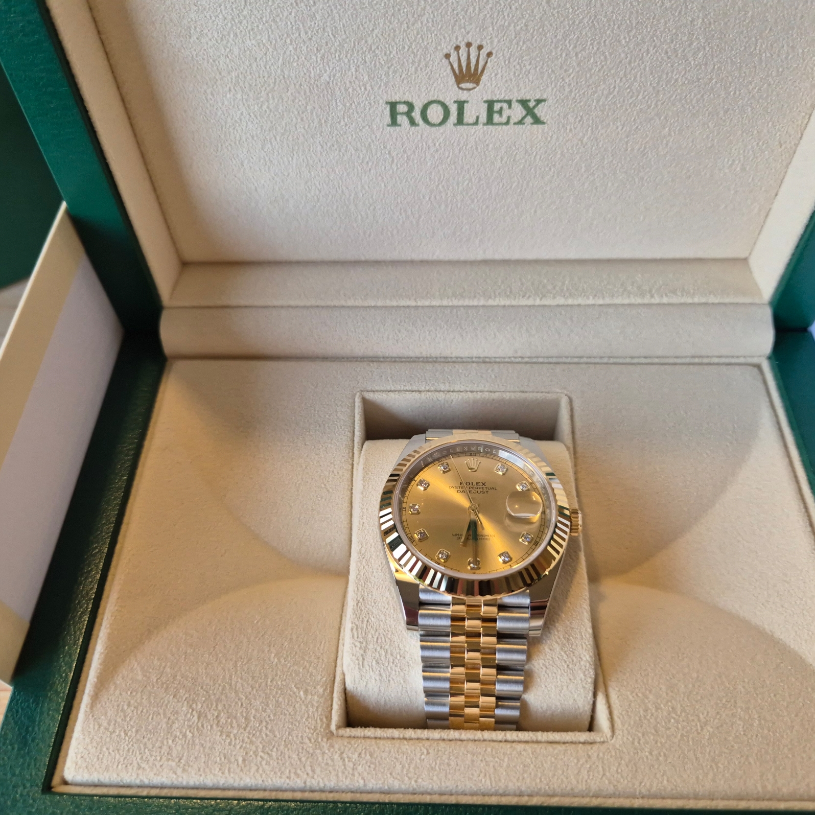 Rolex Datejust 41mm 126333 Champagne Diamond-Set Jubilee 착용 스타일 - 2